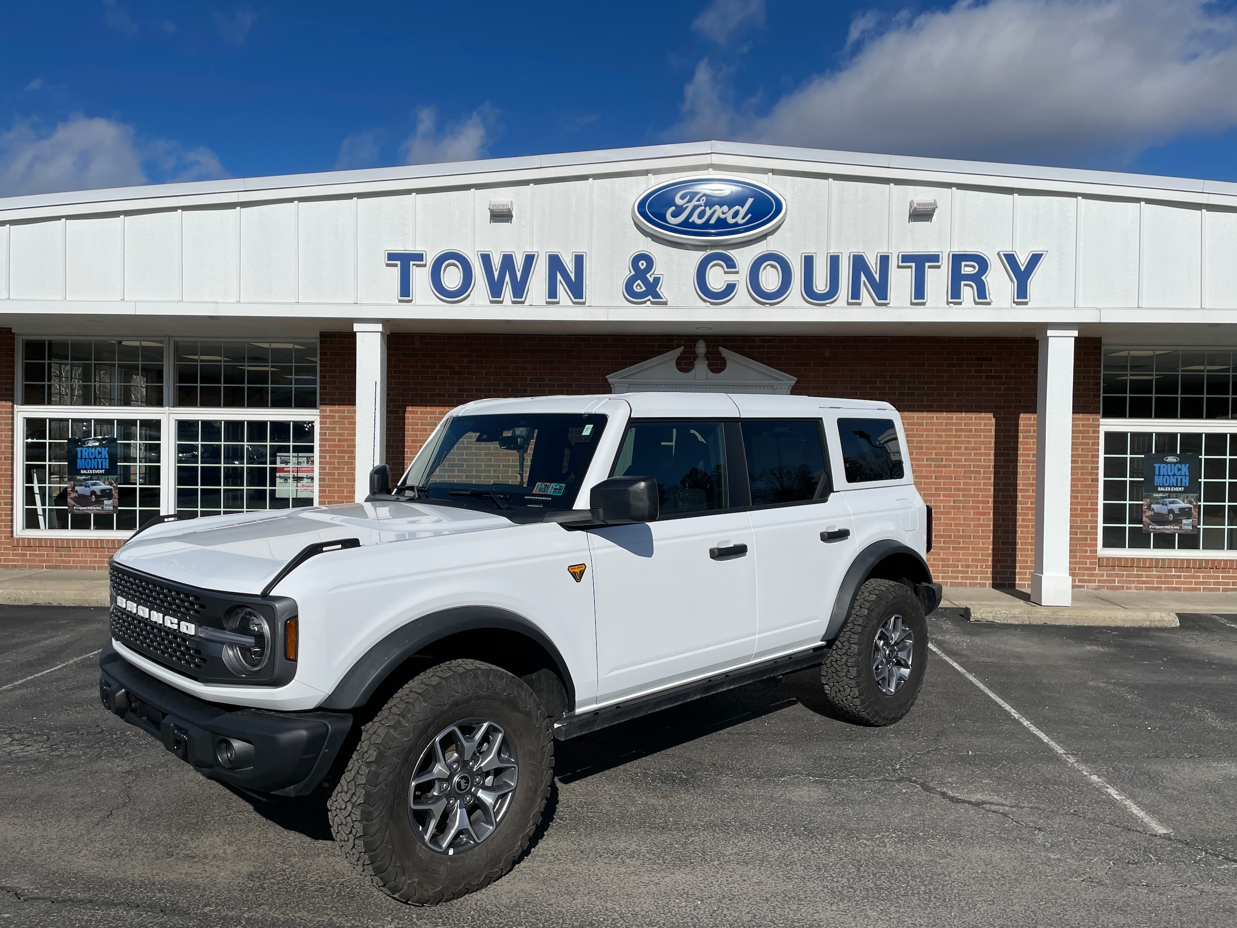 2025 Ford Bronco Badlands - 0