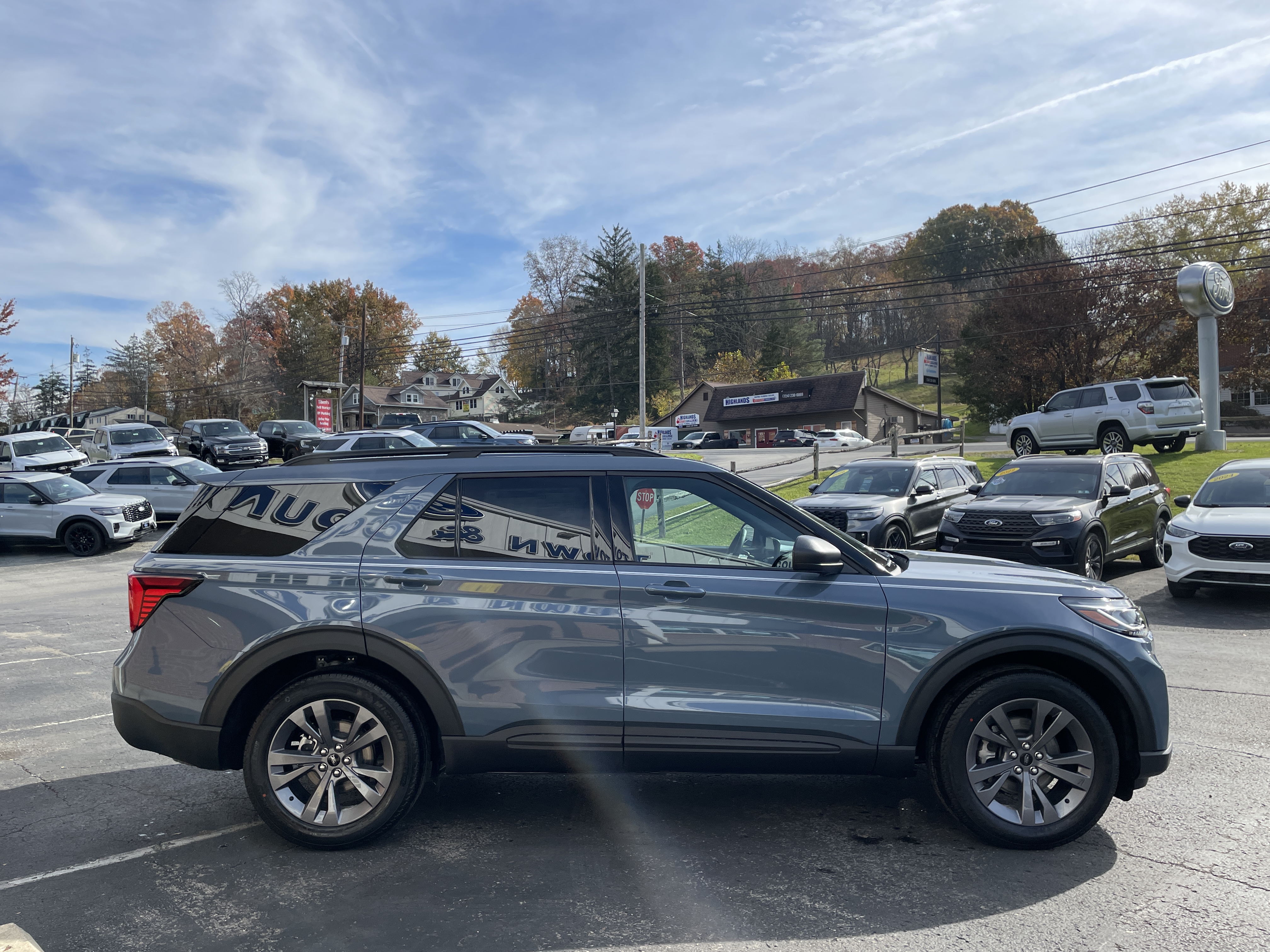 2027 Ford Explorer photo 4 of 34