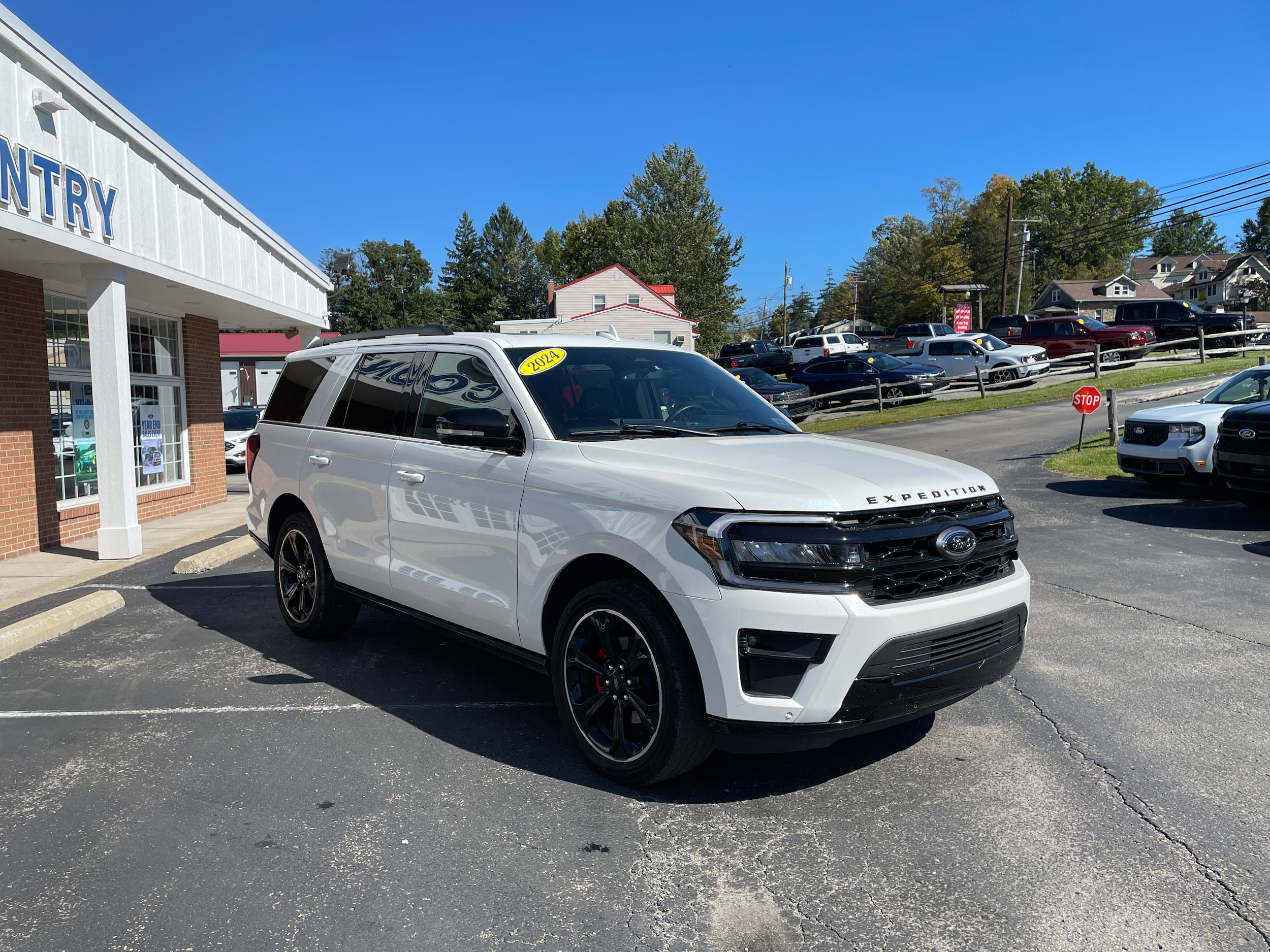 2024 Ford Expedition photo 3 of 33
