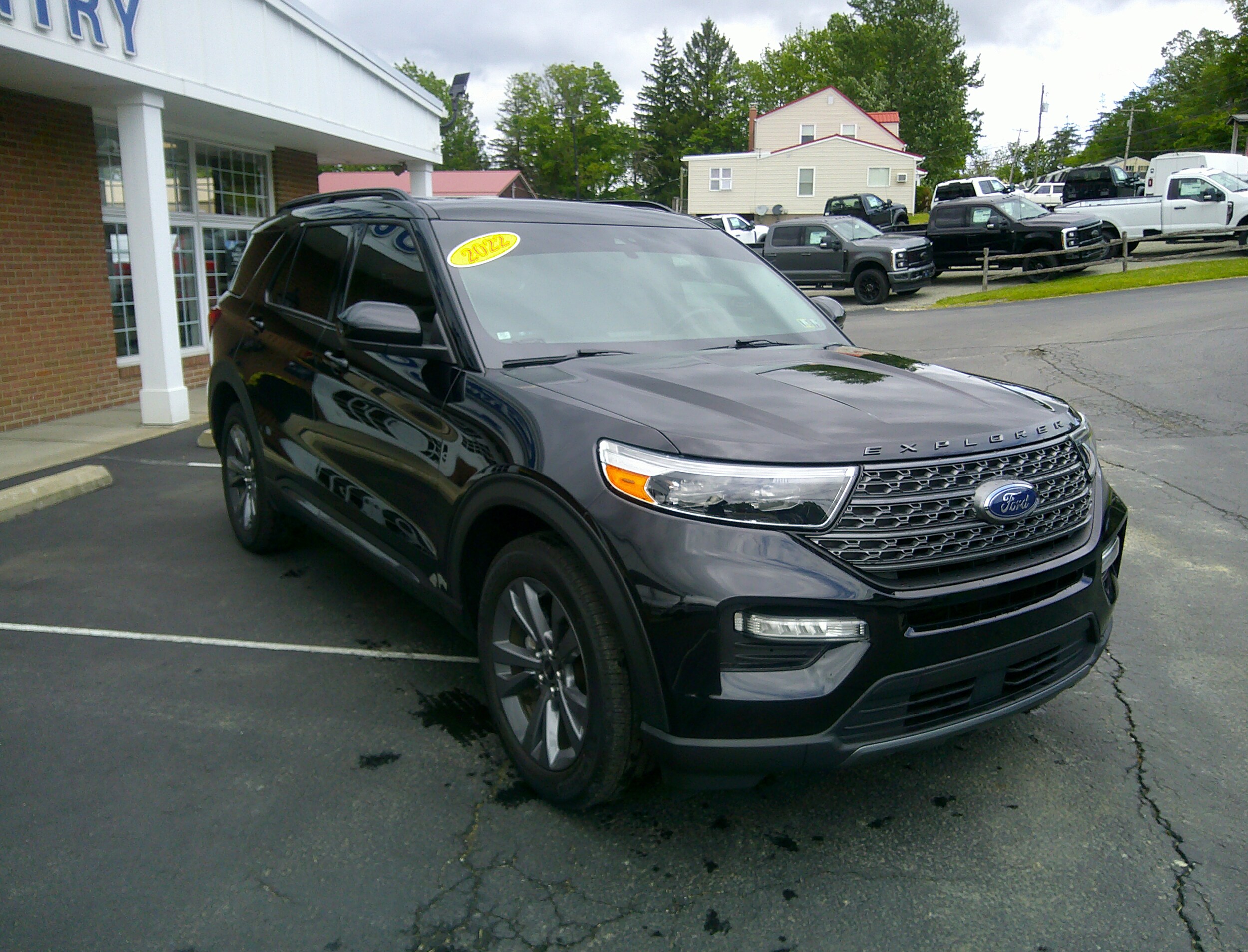 2022 Ford Explorer XLT photo 2