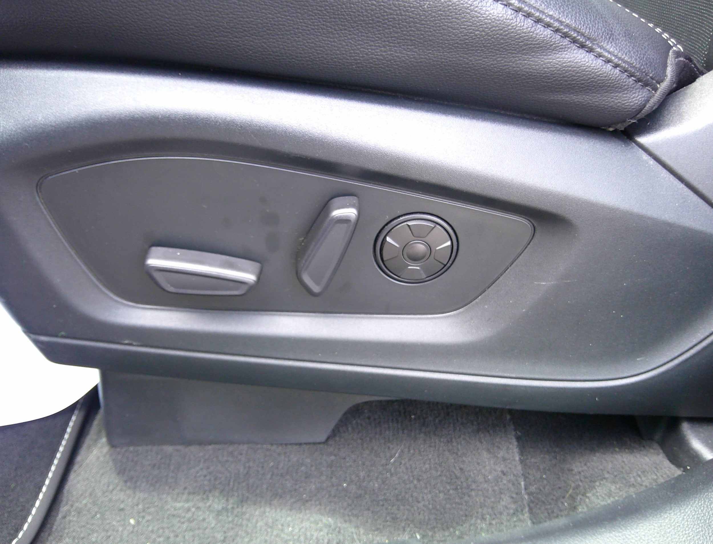 2022 Ford Explorer ST - Photo 14