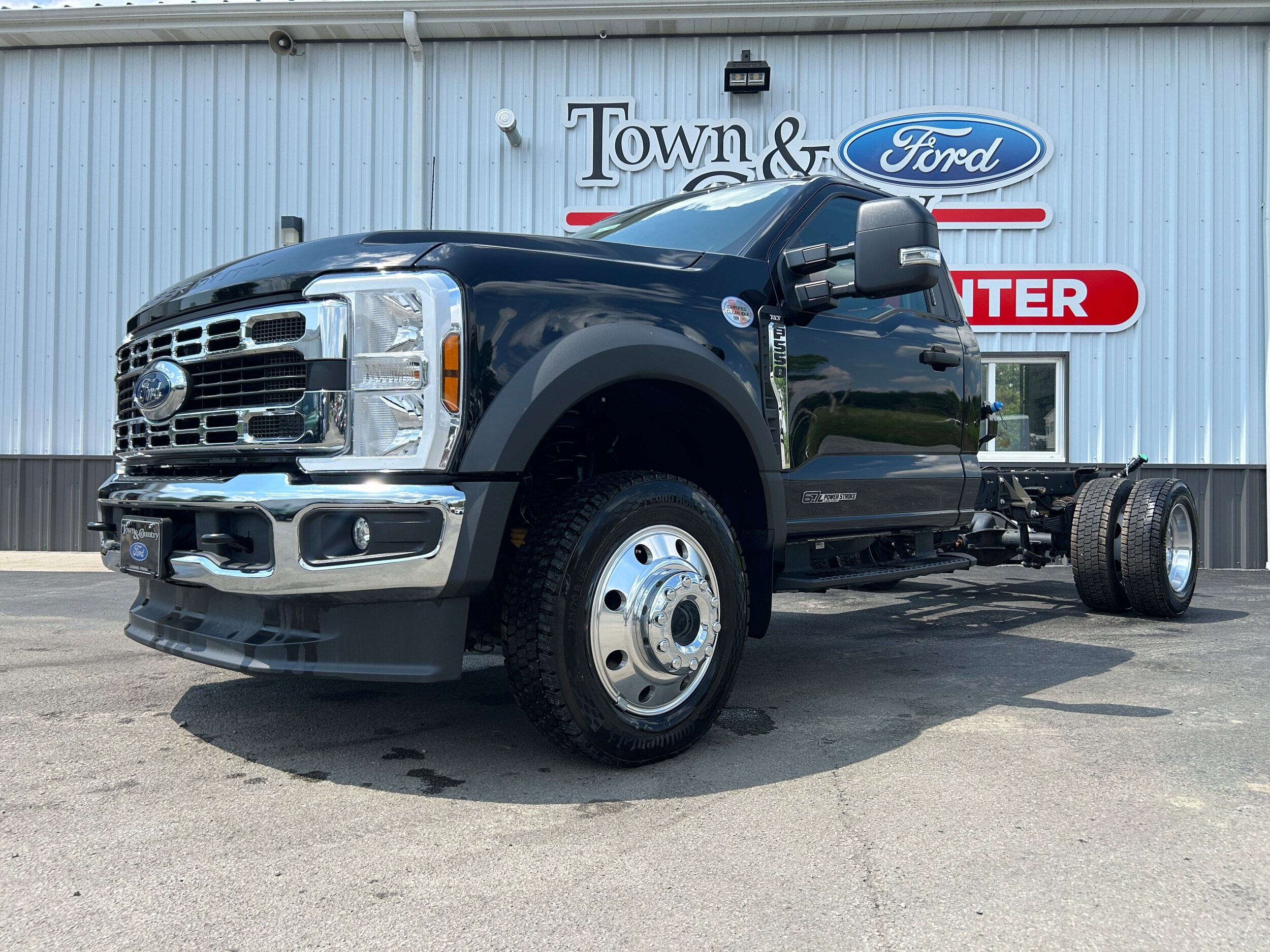2024 Ford F-550 photo 3