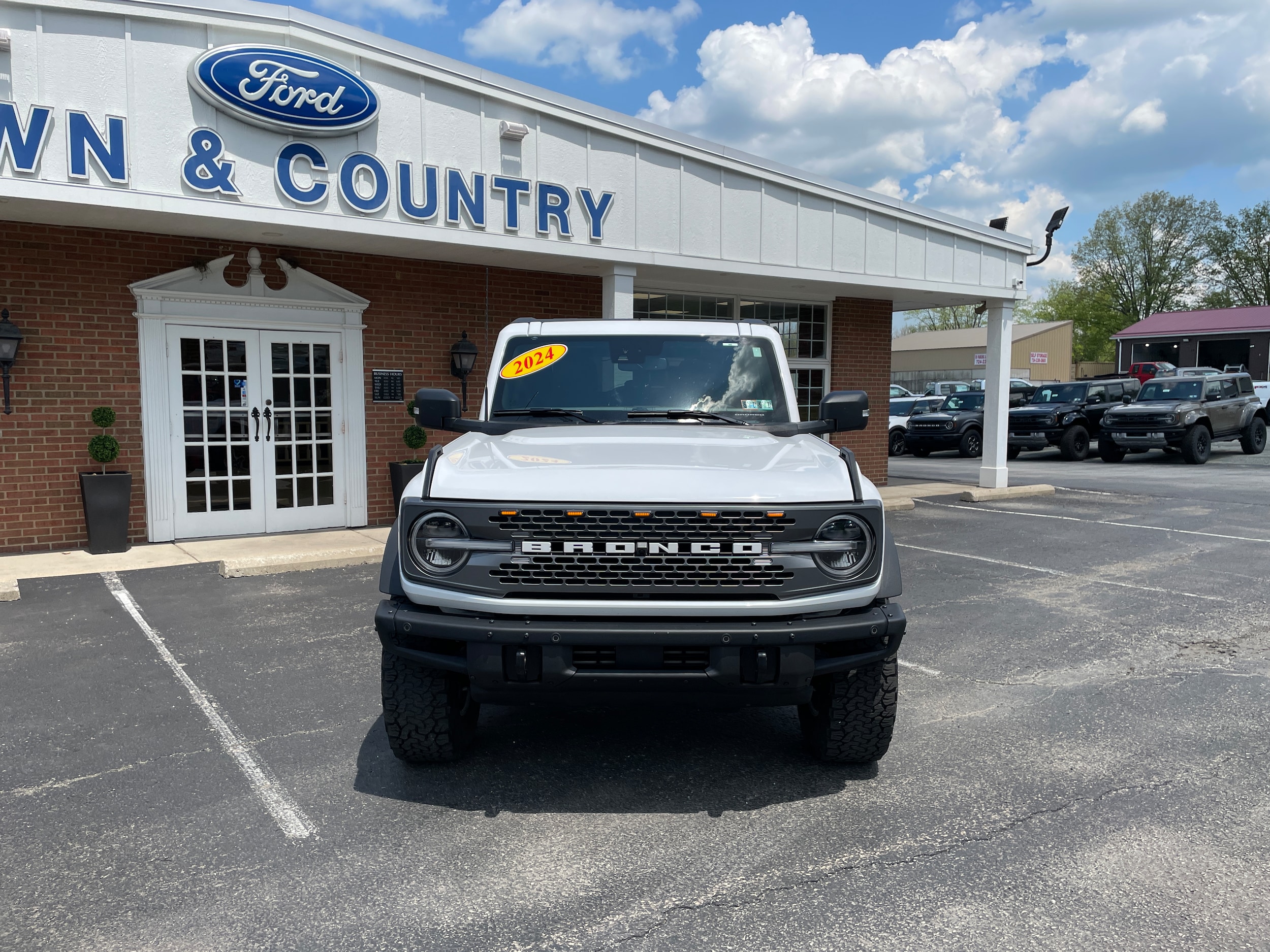 2024 Ford Bronco Badlands Oxford White at Town & Country Ford