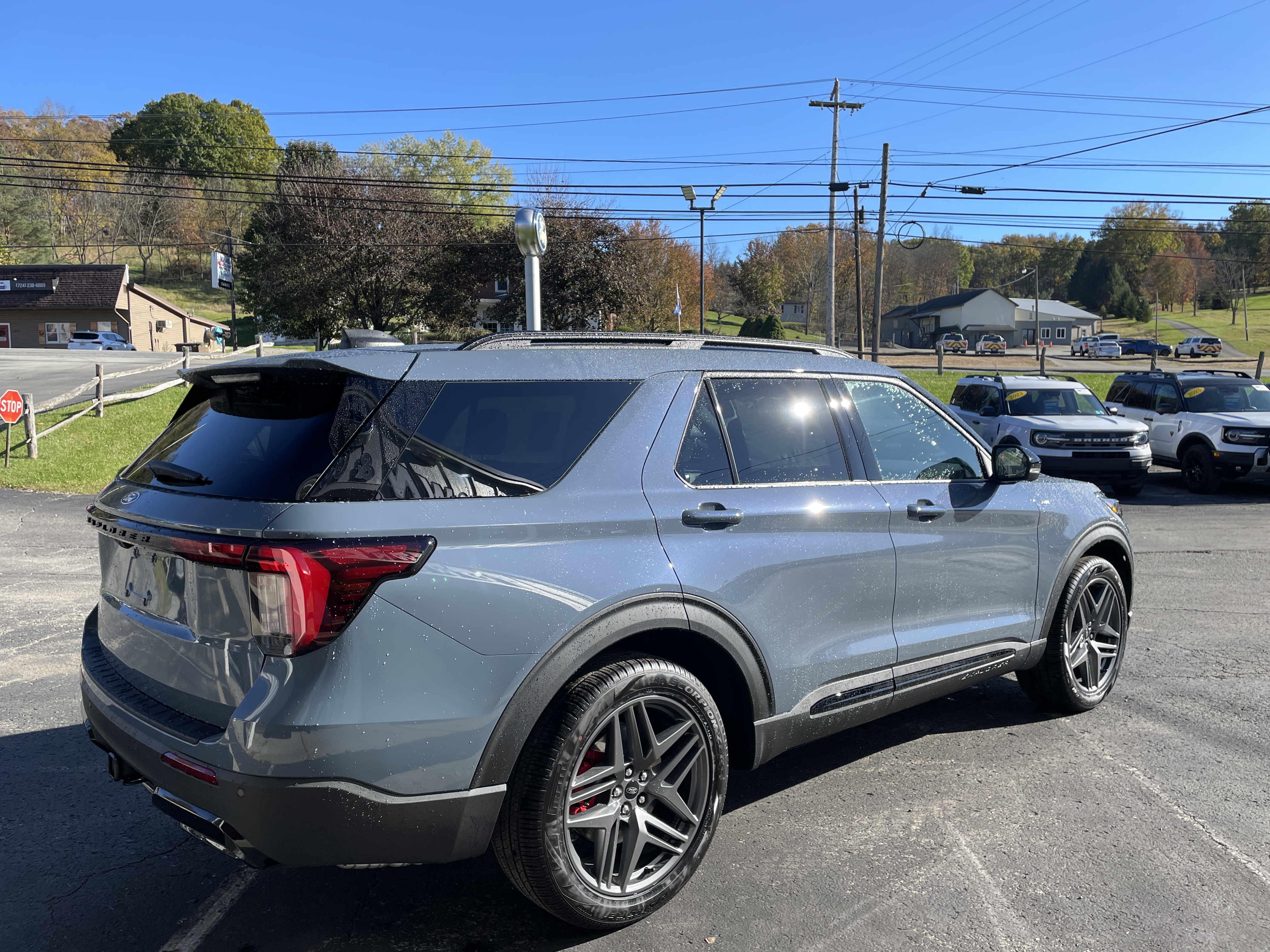 2027 Ford Explorer photo 5 of 35