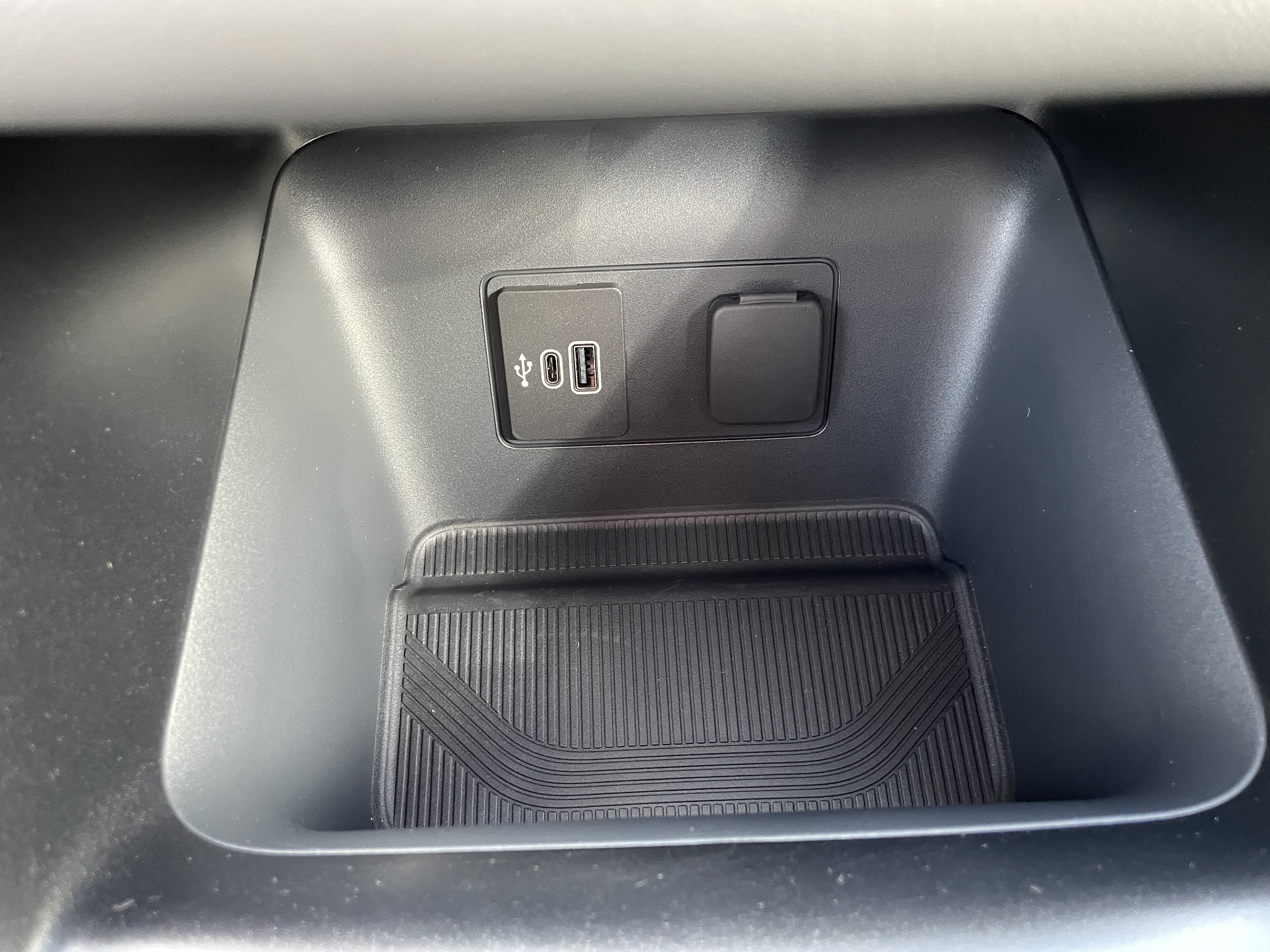 2027 Ford Explorer photo 26 of 34