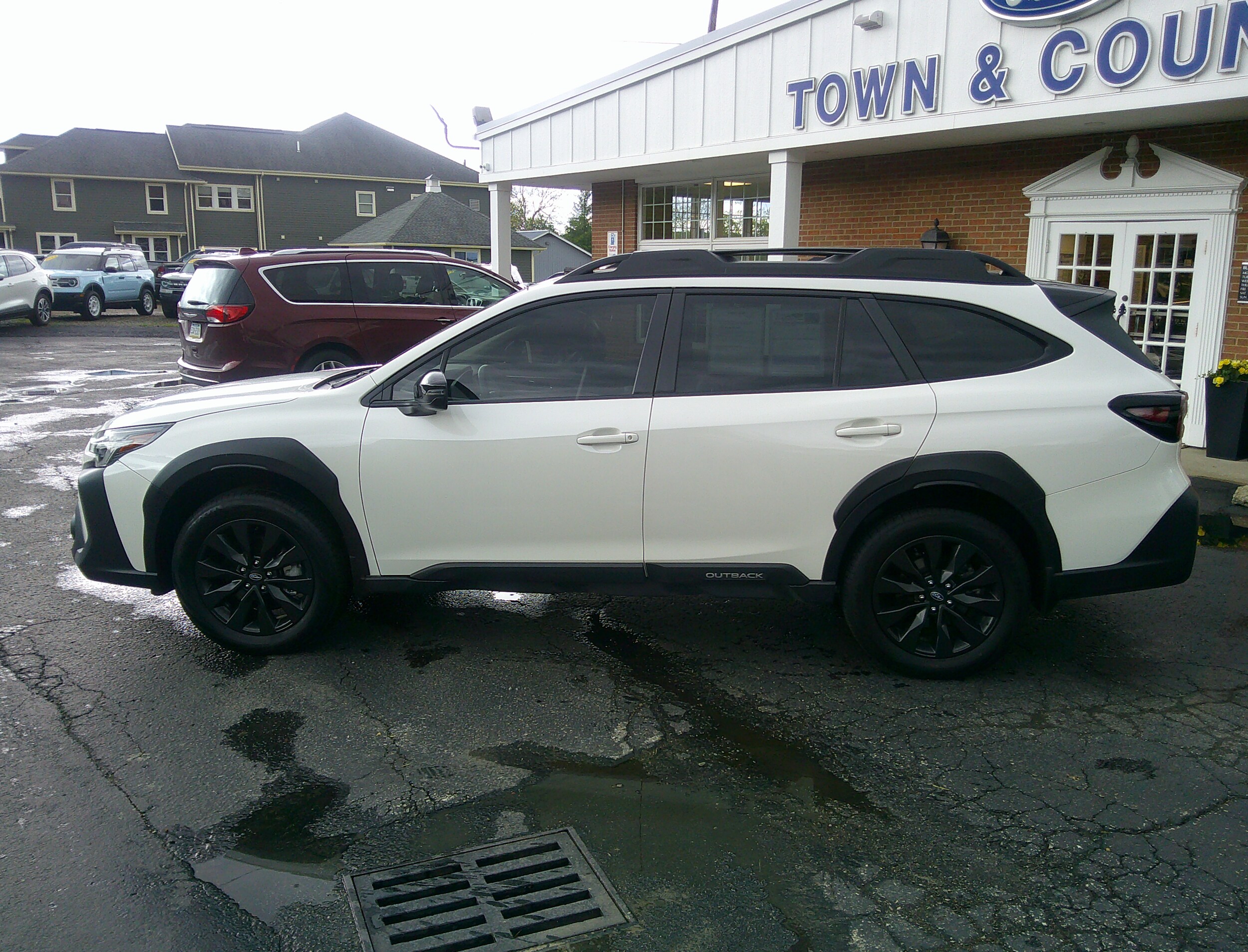 2023 Subaru Outback Onyx Edition photo 2