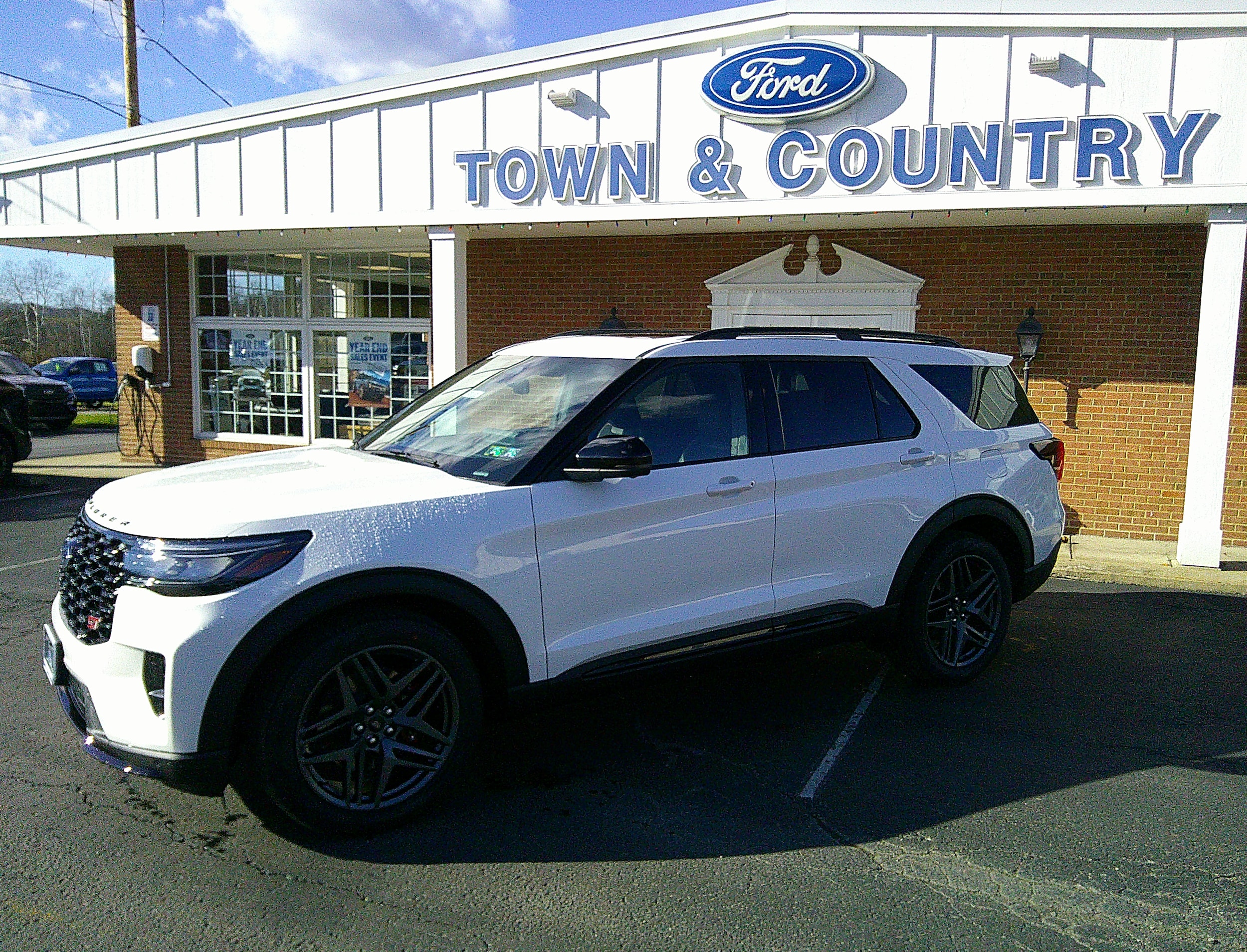 2026 Ford Explorer ST's photo