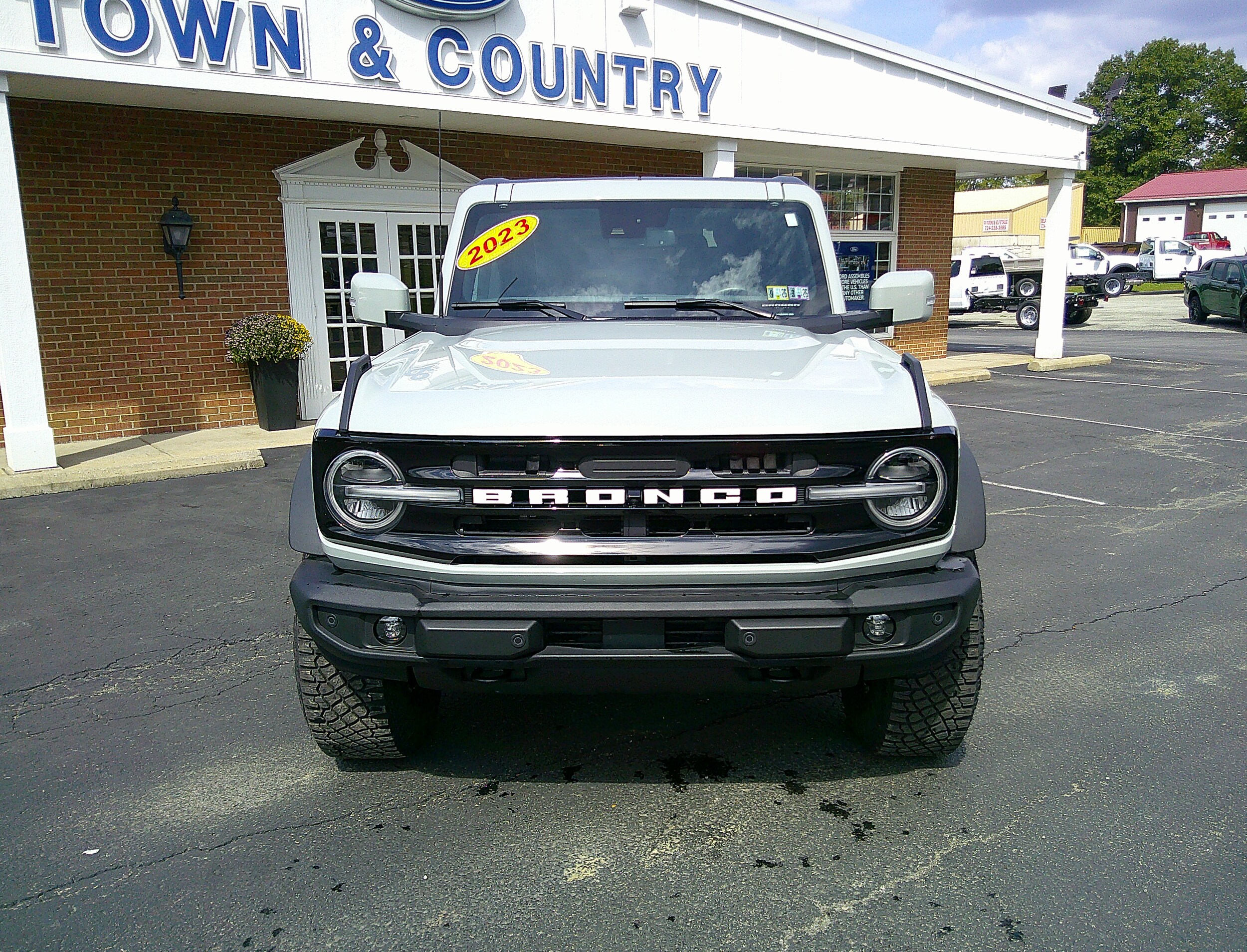 2023 Ford Bronco Outer Banks photo 2