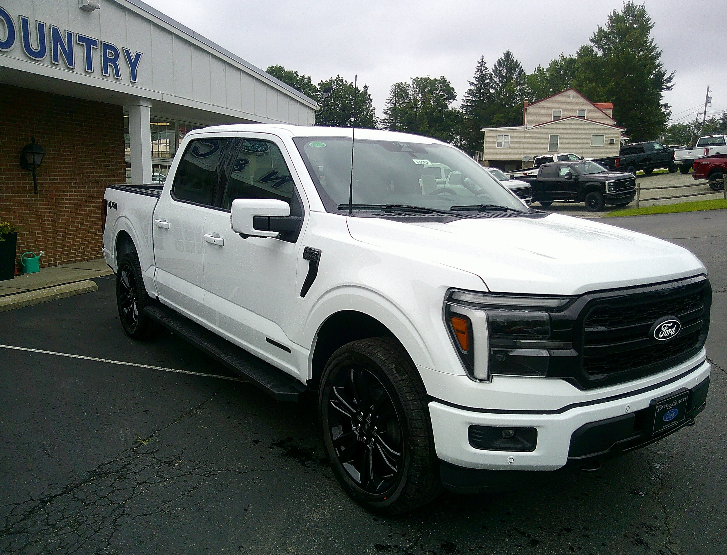 2025 Ford F-150 Lariat photo 4