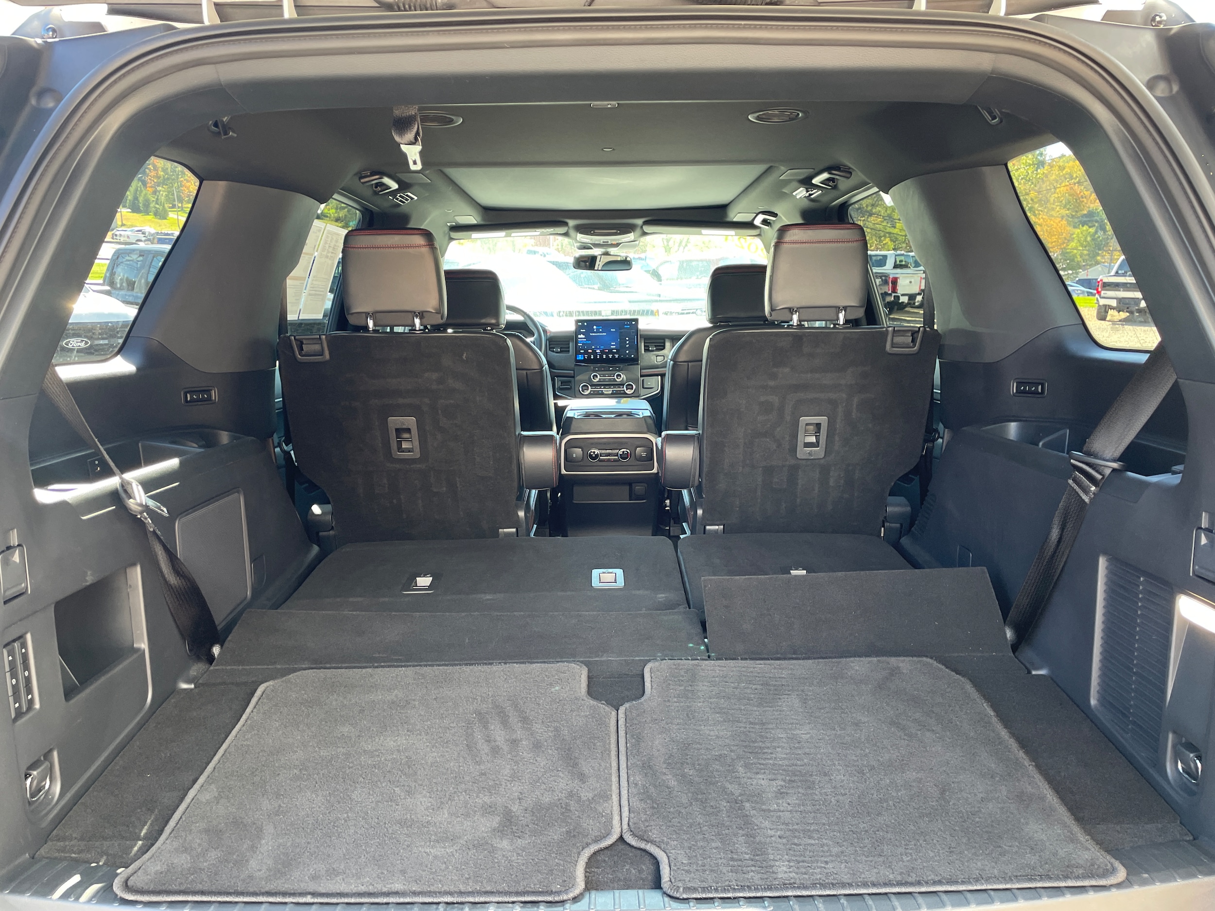 2024 Ford Expedition photo 9 of 33