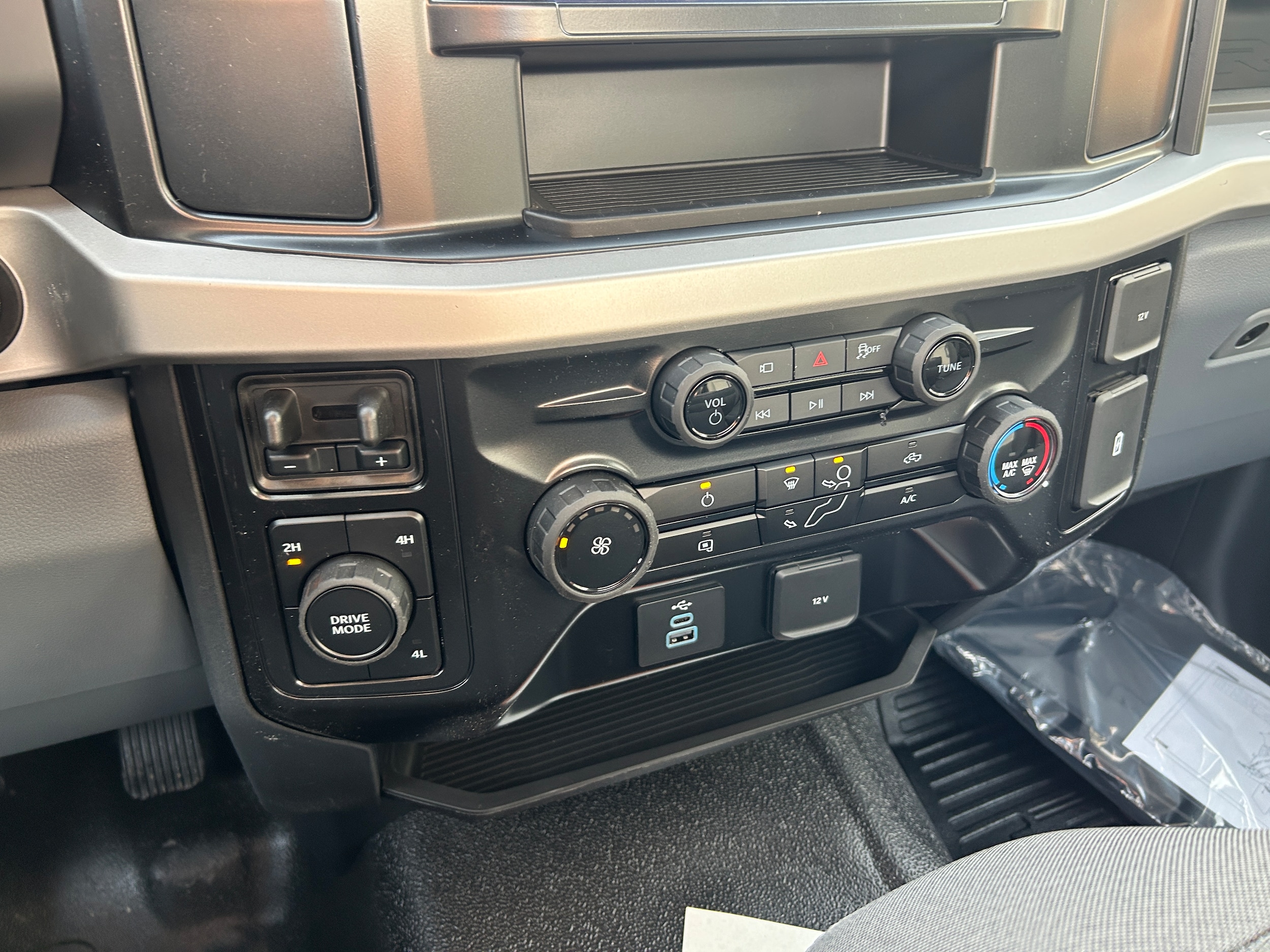 2026 Ford Super Duty F-350&reg; XL Oxford White at Town & Country Ford