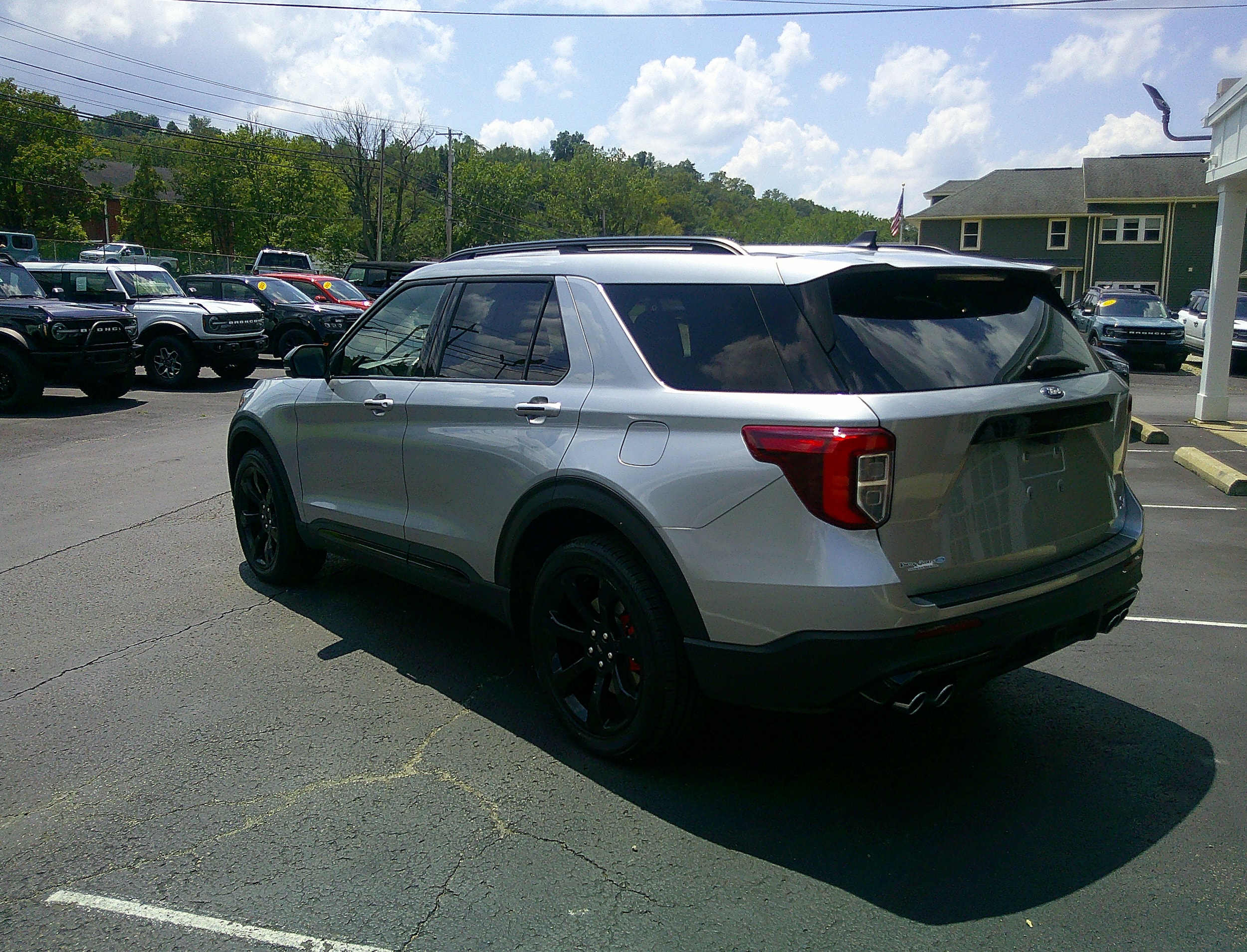2022 Ford Explorer ST - 8