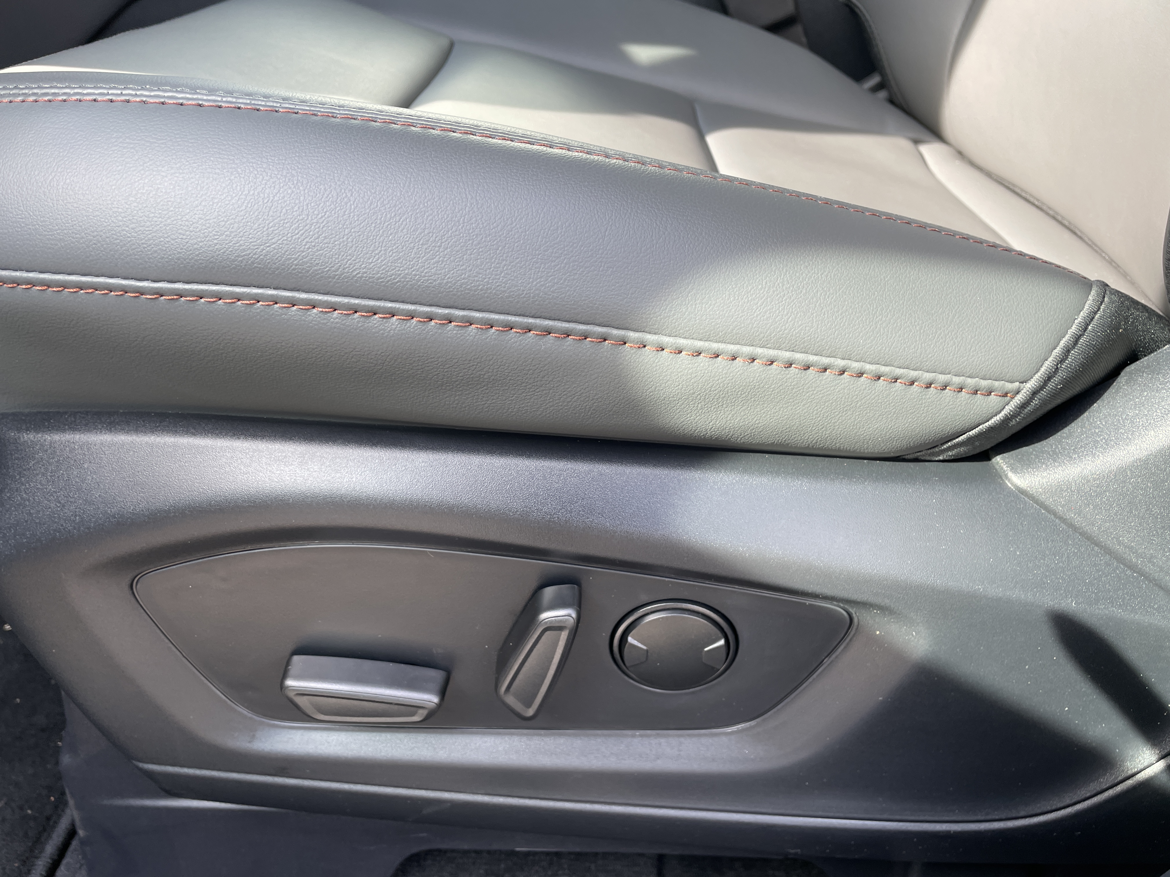 2027 Ford Explorer photo 15 of 34