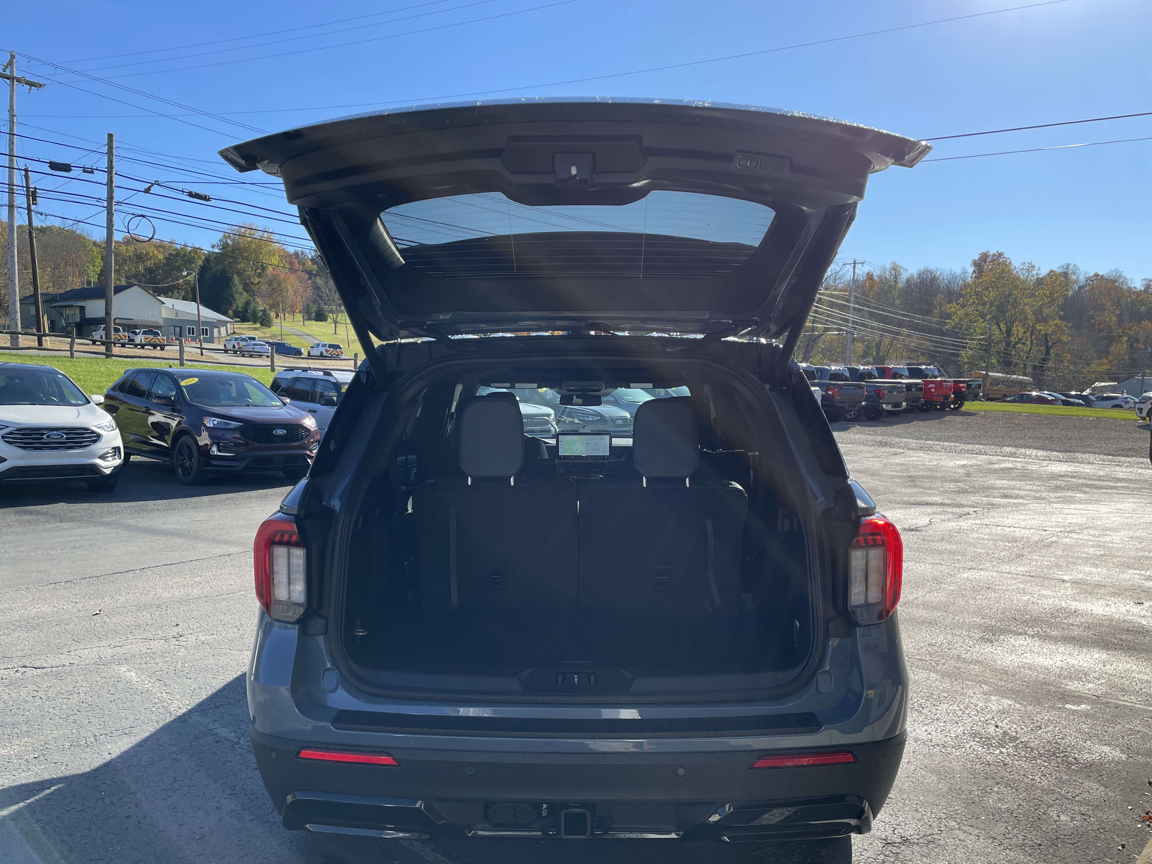 2027 Ford Explorer photo 7 of 35