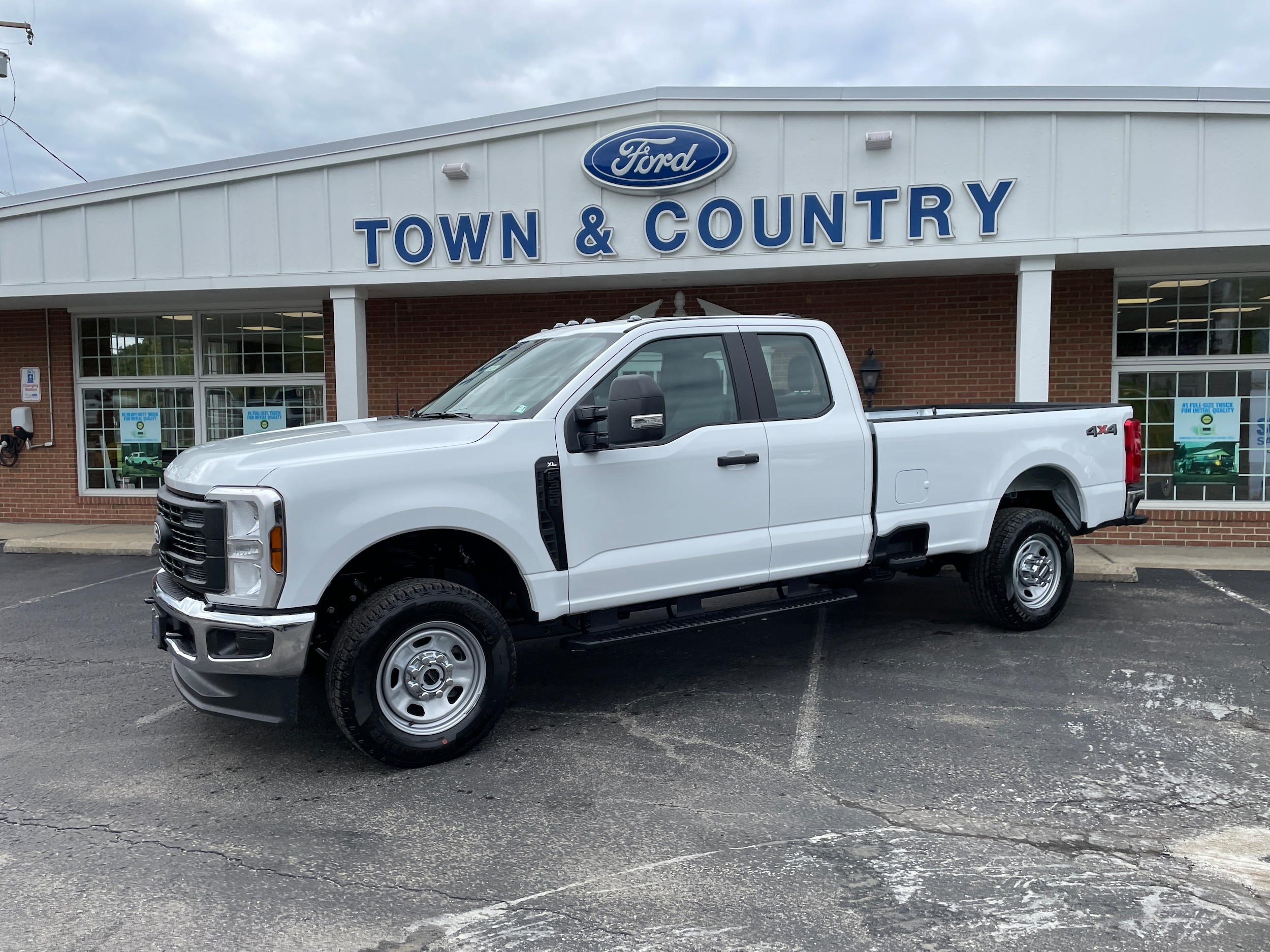 2027 Ford F-350 Pickup F-350&reg; XL Oxford White at Town & Country Ford