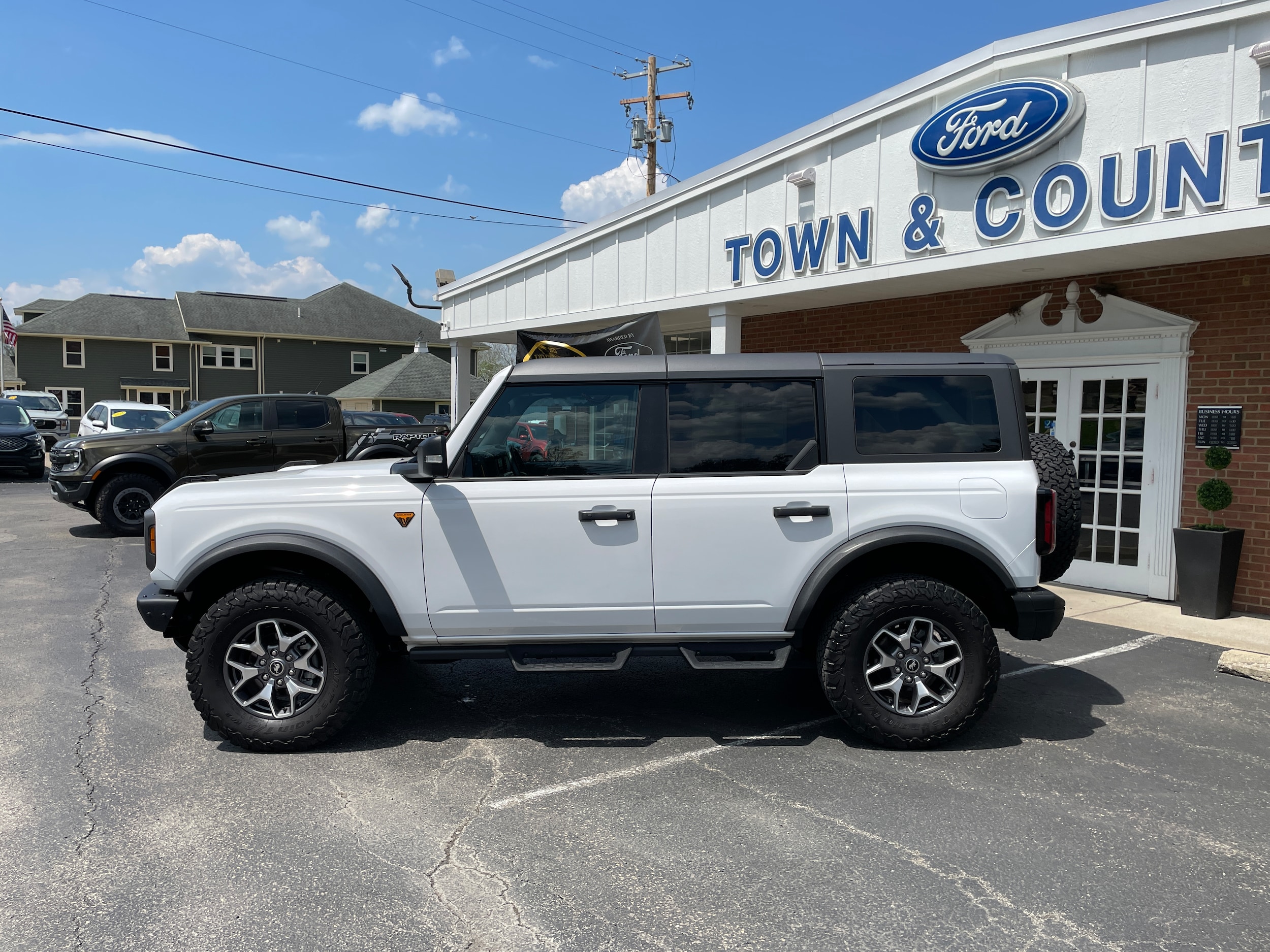 2024 Ford Bronco Badlands Oxford White at Town & Country Ford