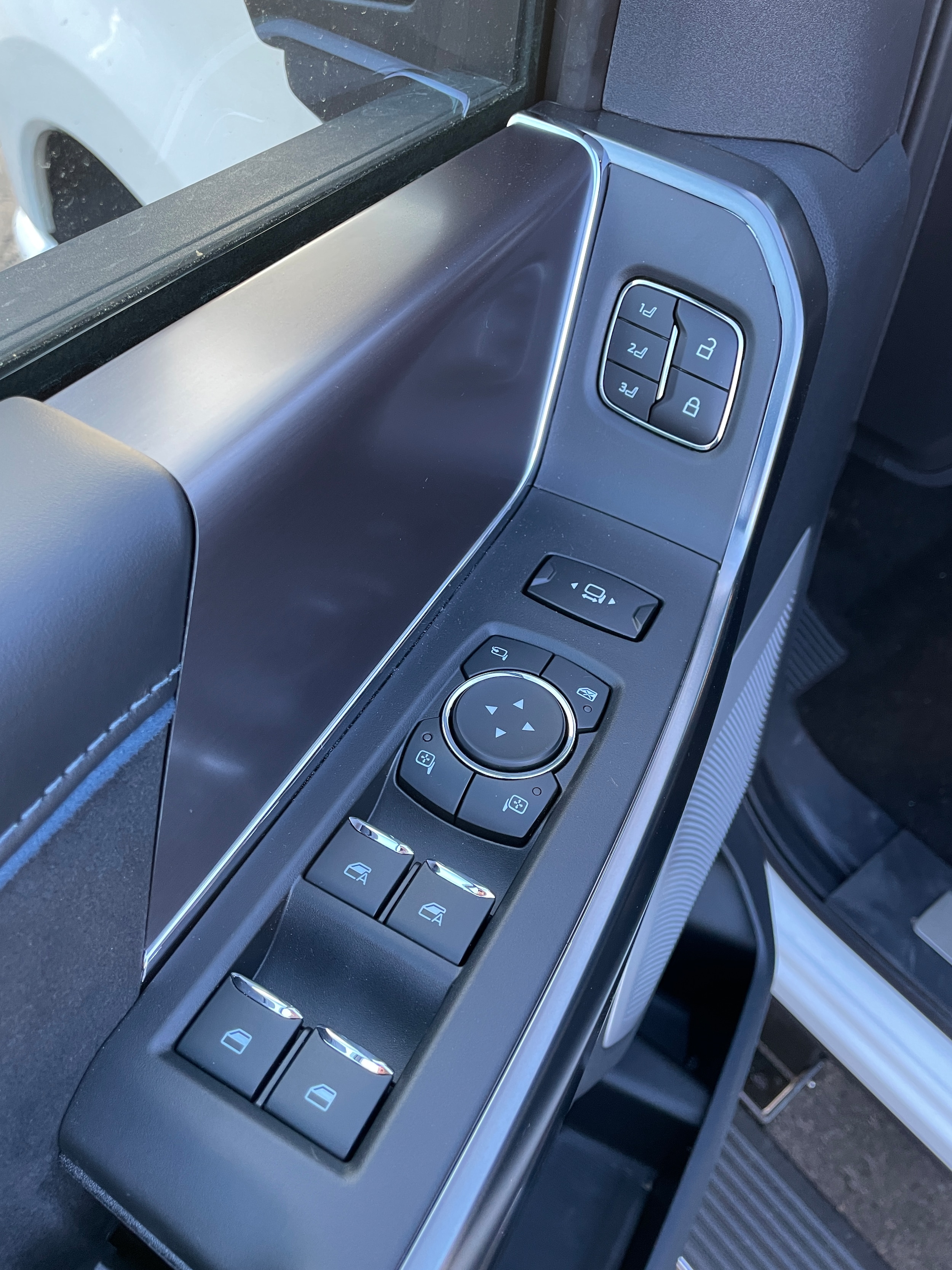 2026 Ford F-250 Pickup F-250&reg; Platinum&reg; Star White Metallic Tri-Coat at Town & Country Ford