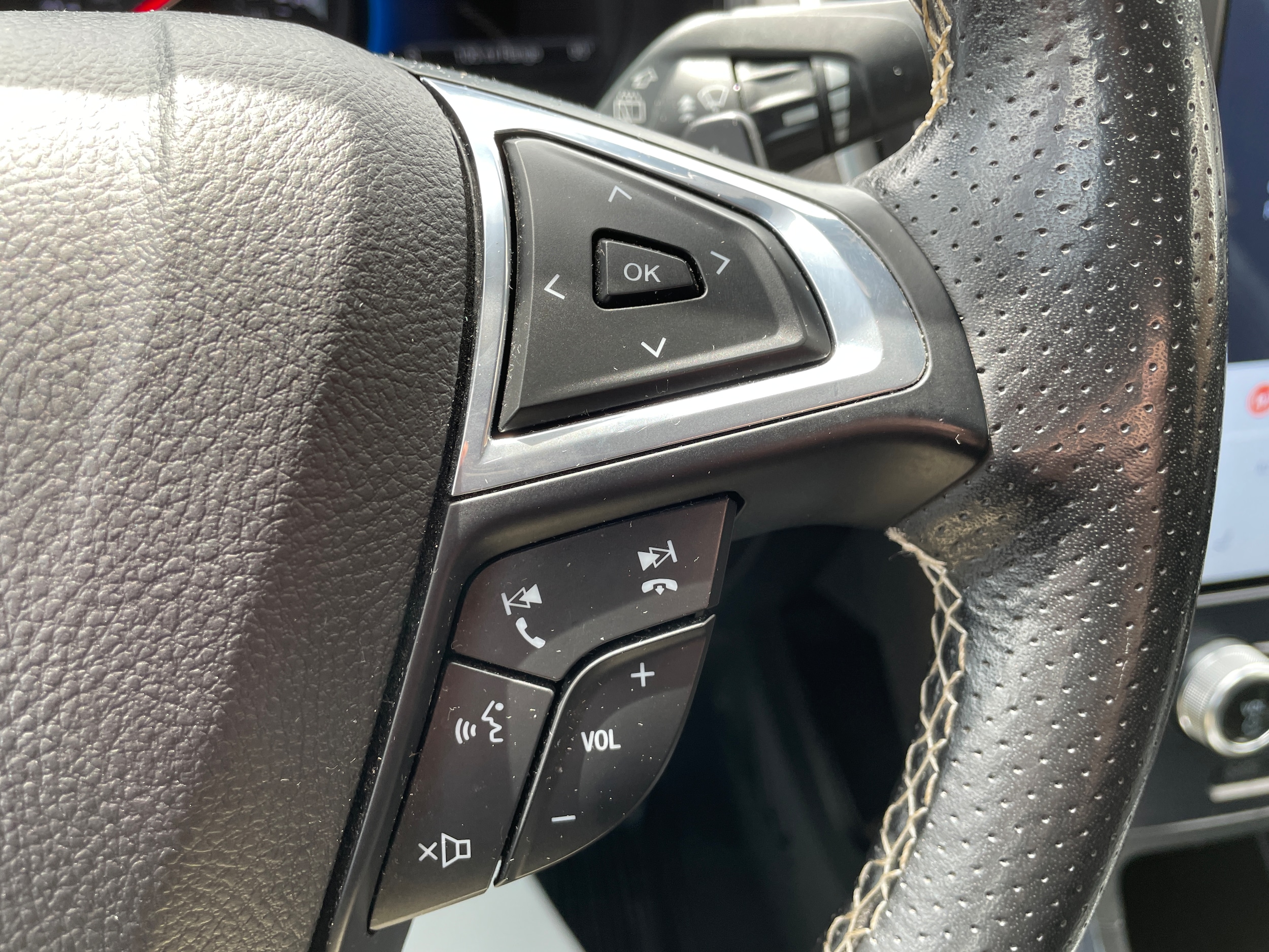 2023 Ford Edge ST Star White at South Park Mitsubishi