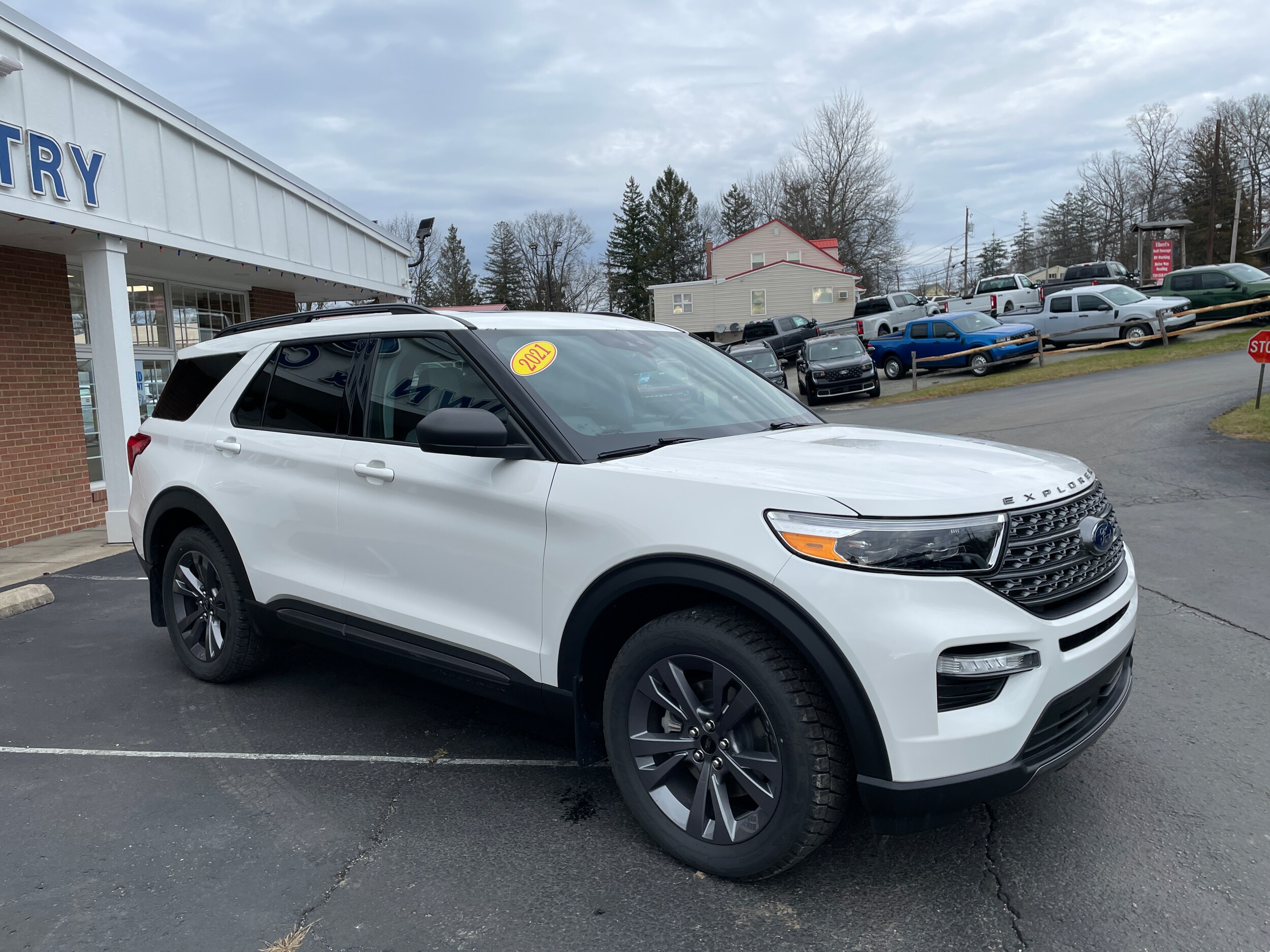 2021 Ford Explorer XLT photo 2