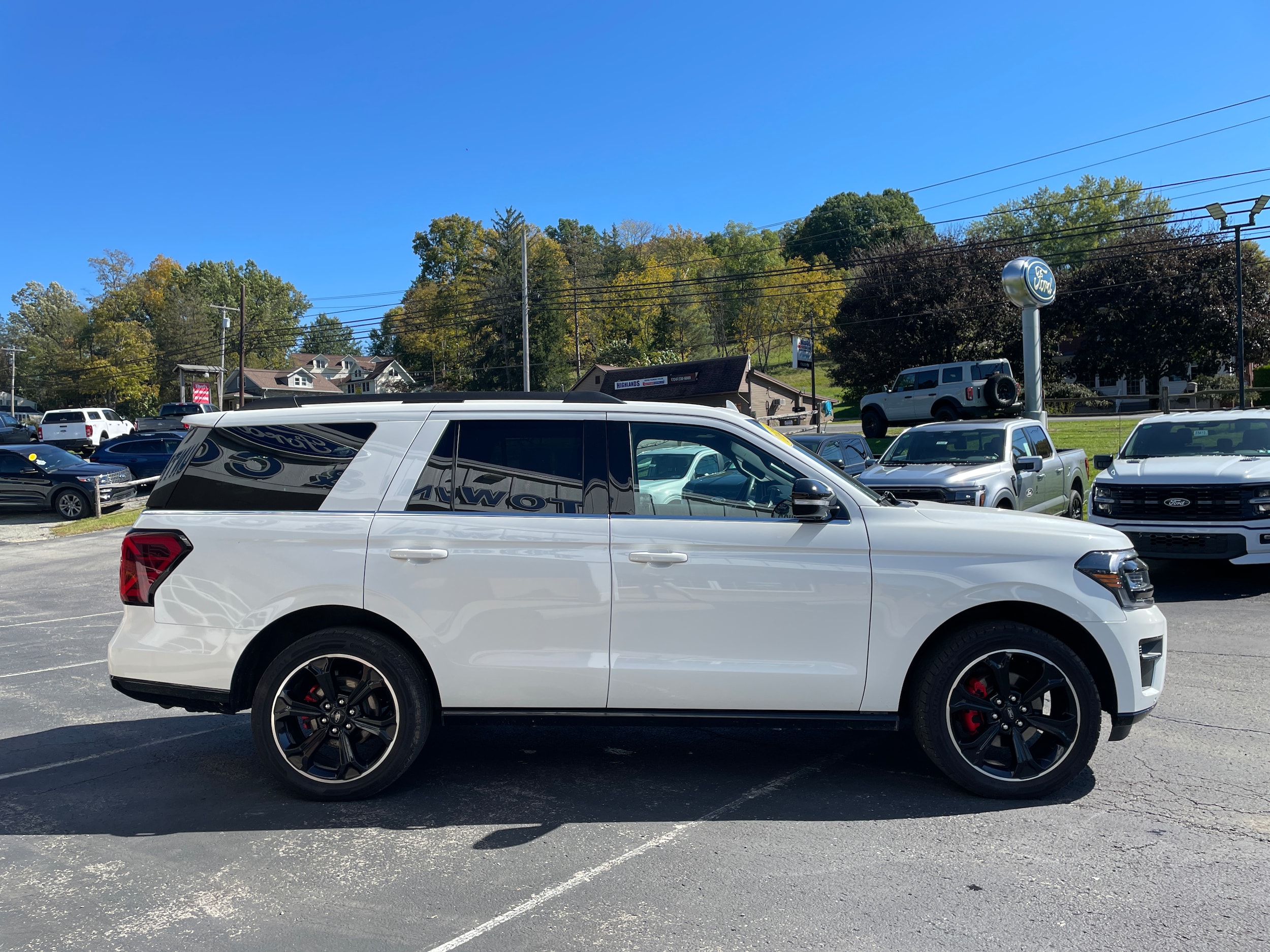 2024 Ford Expedition photo 4 of 33