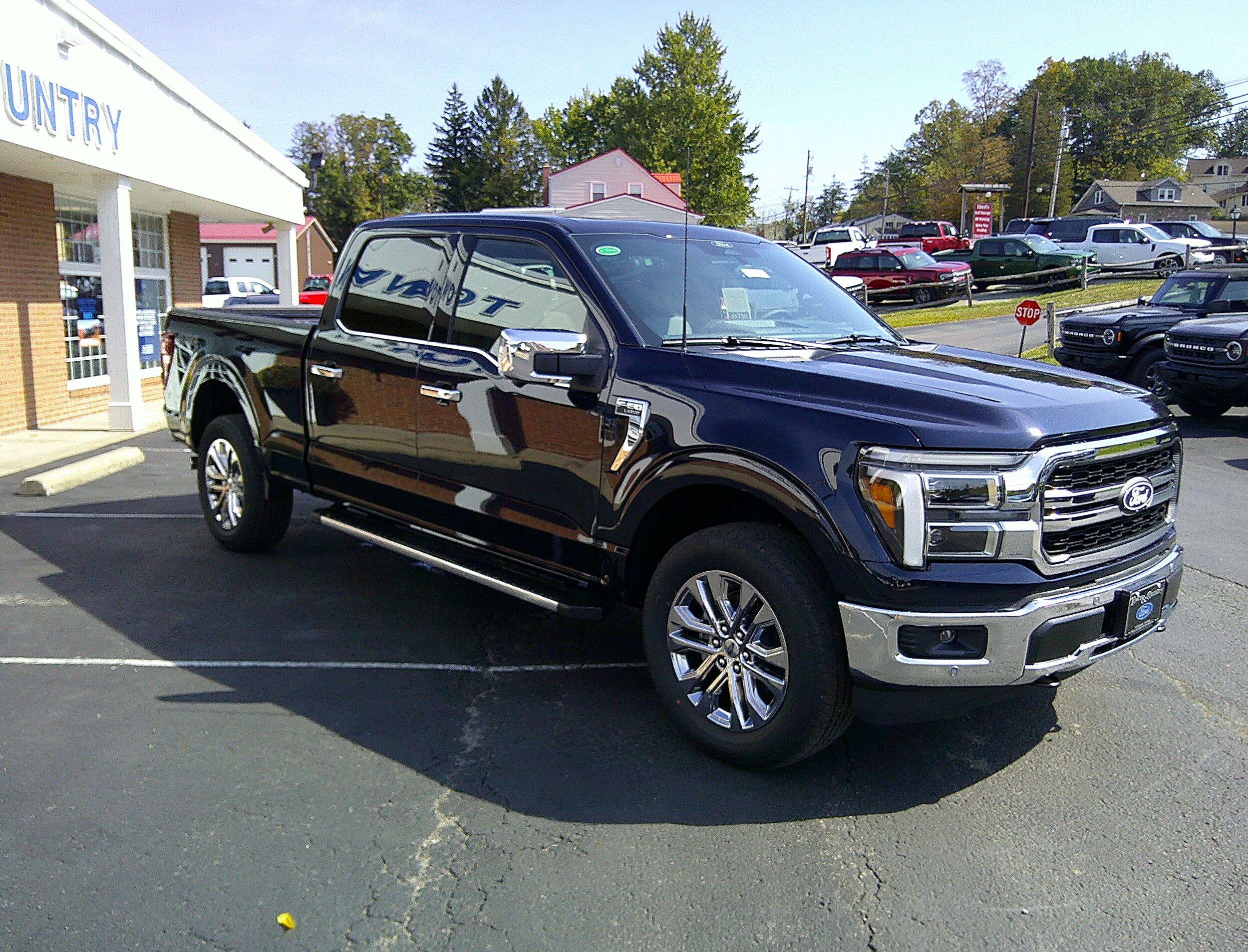 2025 Ford F-150 Lariat photo 4