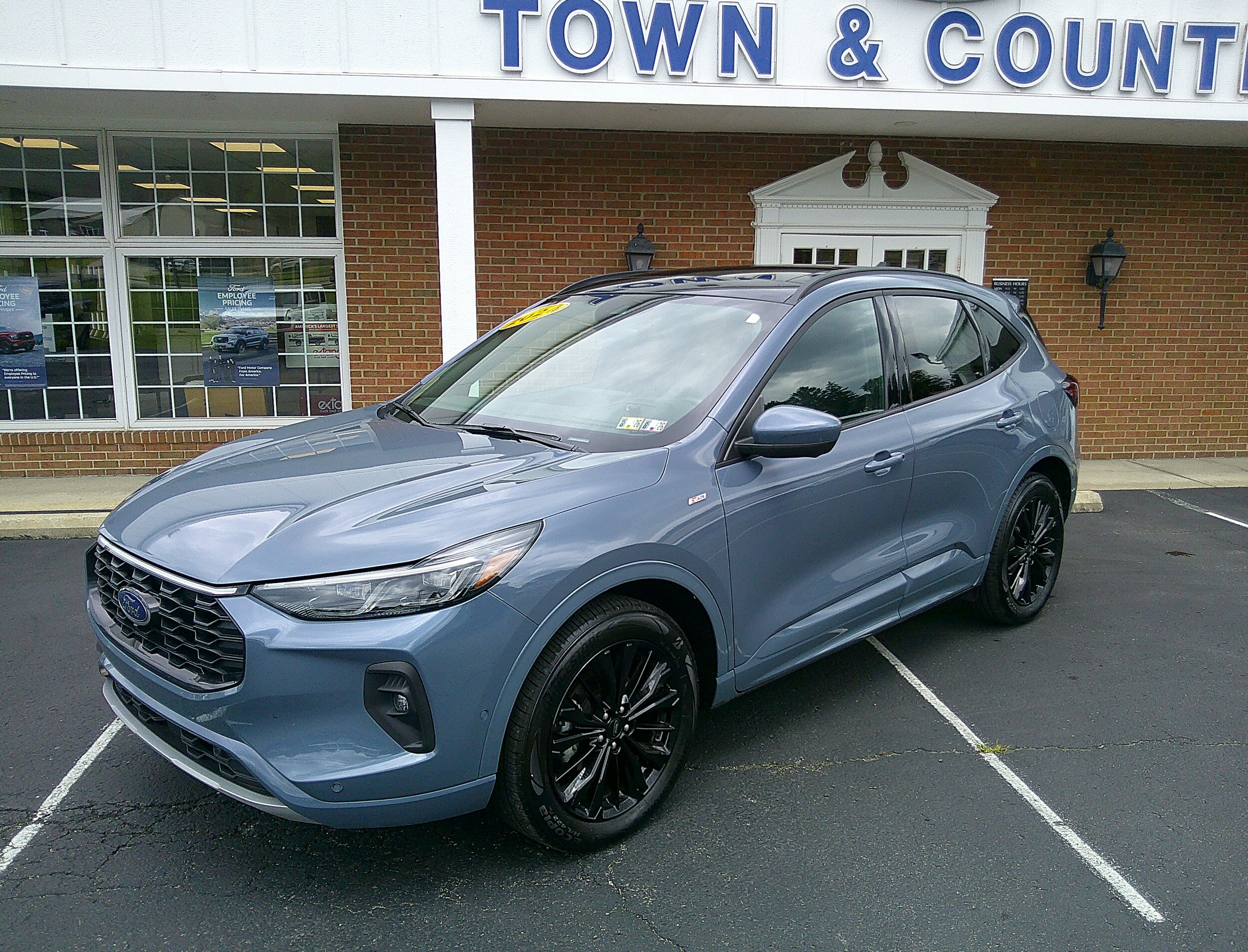2024 Ford Escape ST-Line Elite photo 2