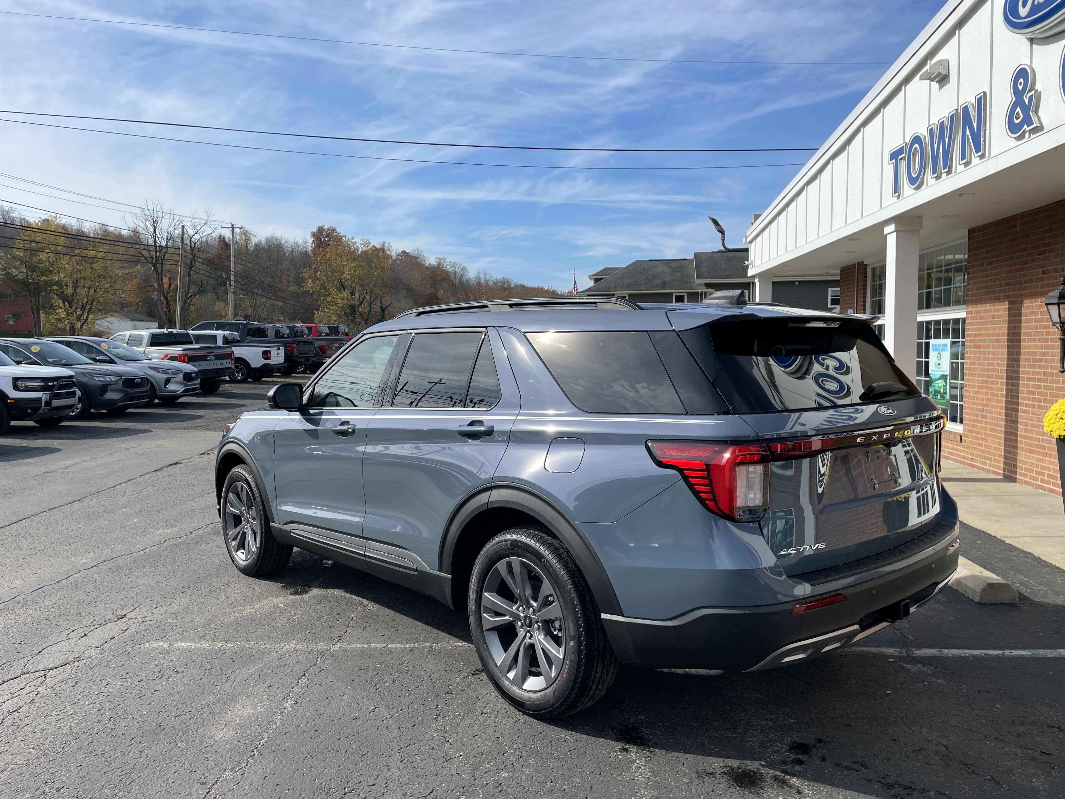 2027 Ford Explorer photo 8 of 34