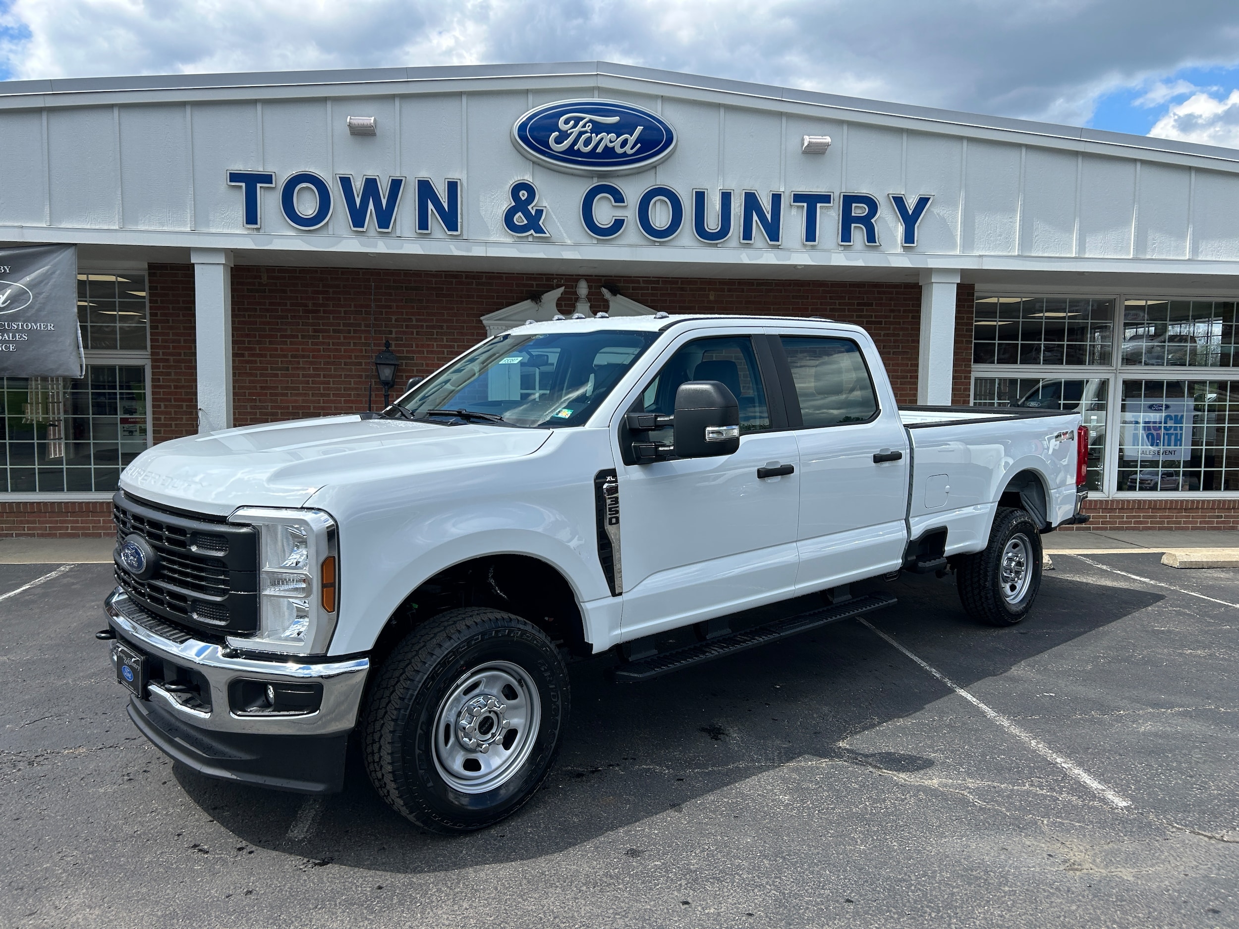 2026 Ford Super Duty F-350&reg; XL Oxford White at Town & Country Ford