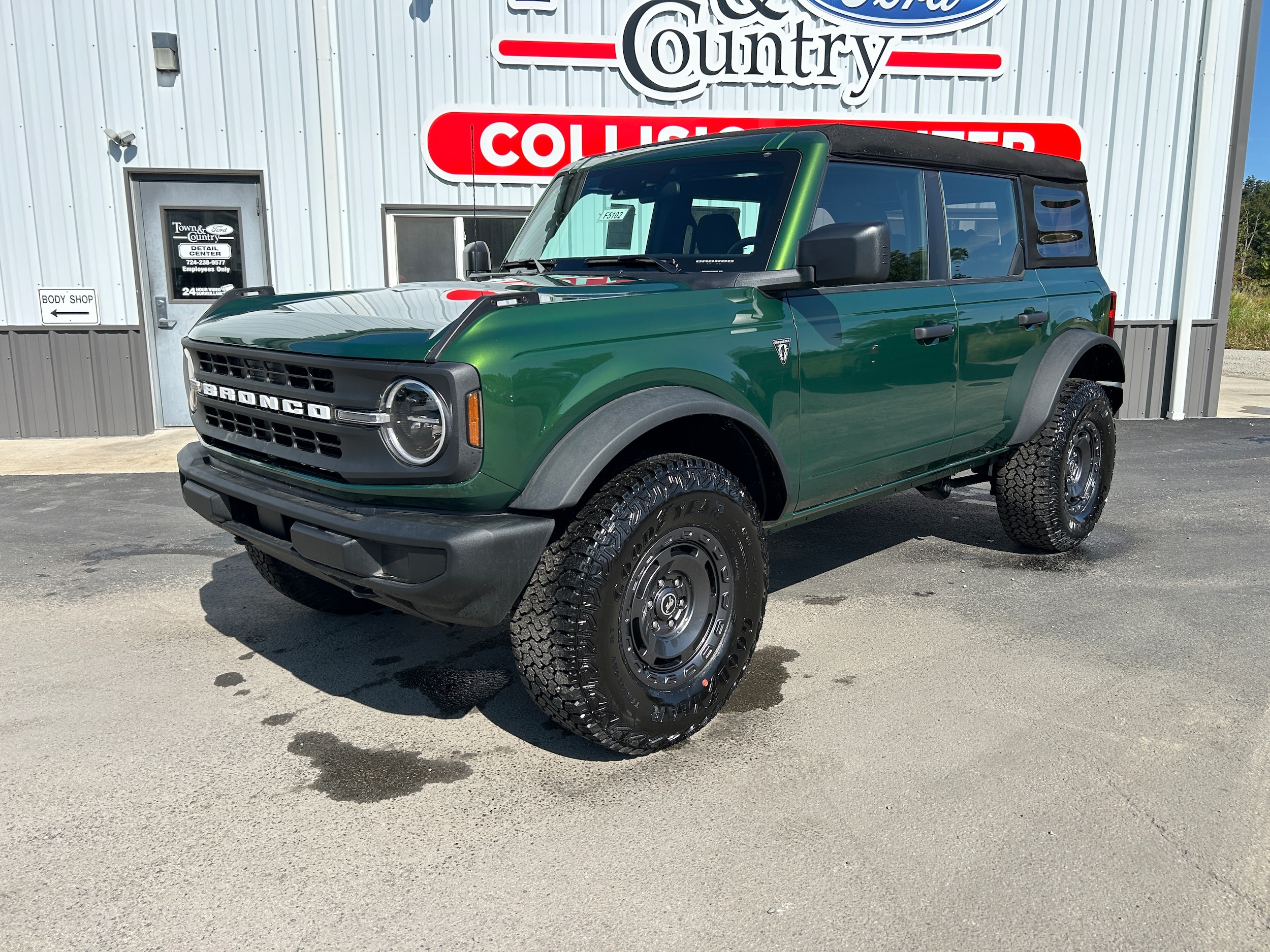 2025 Ford Bronco Base - 8