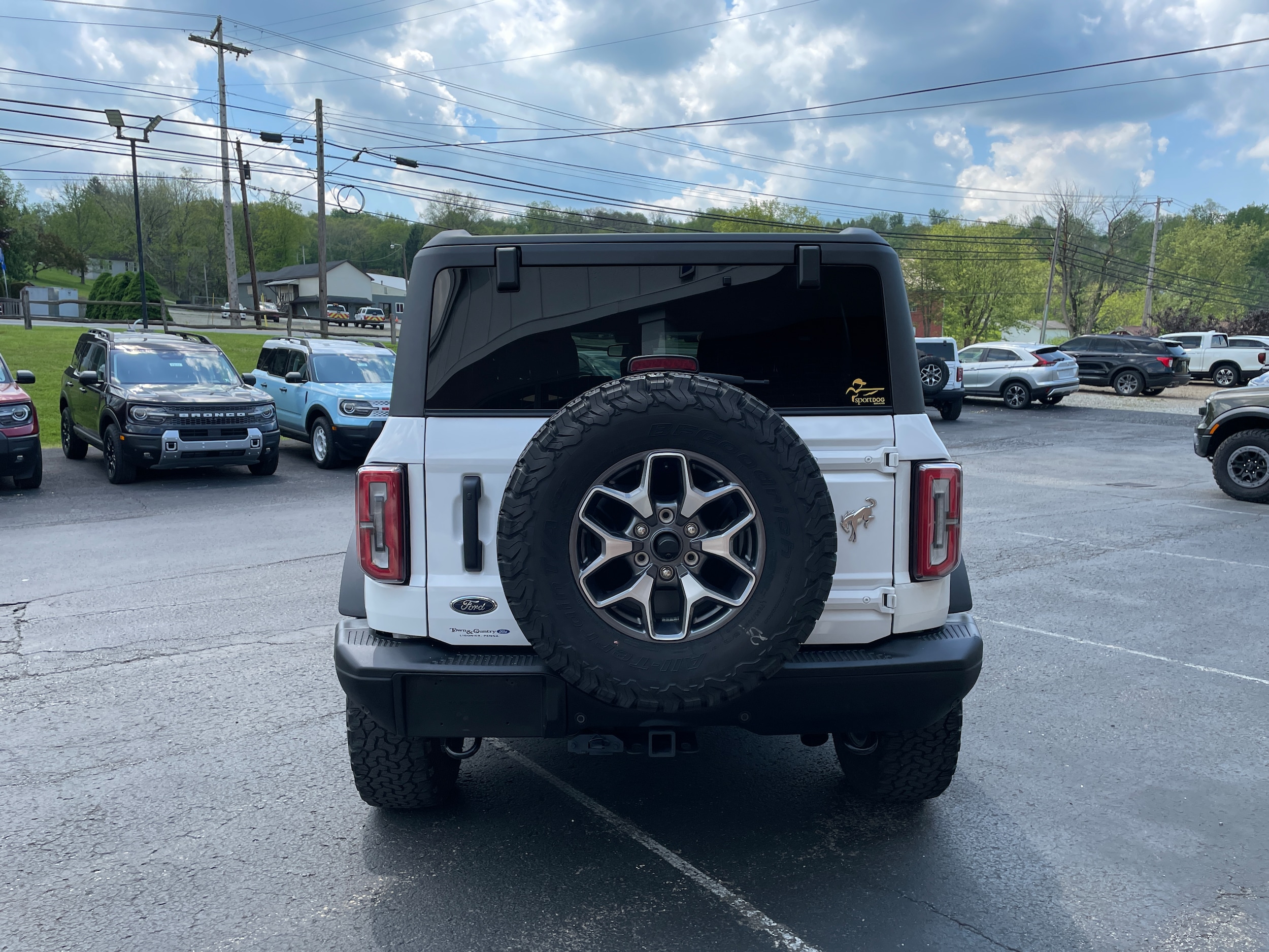 2024 Ford Bronco Badlands Oxford White at Town & Country Ford