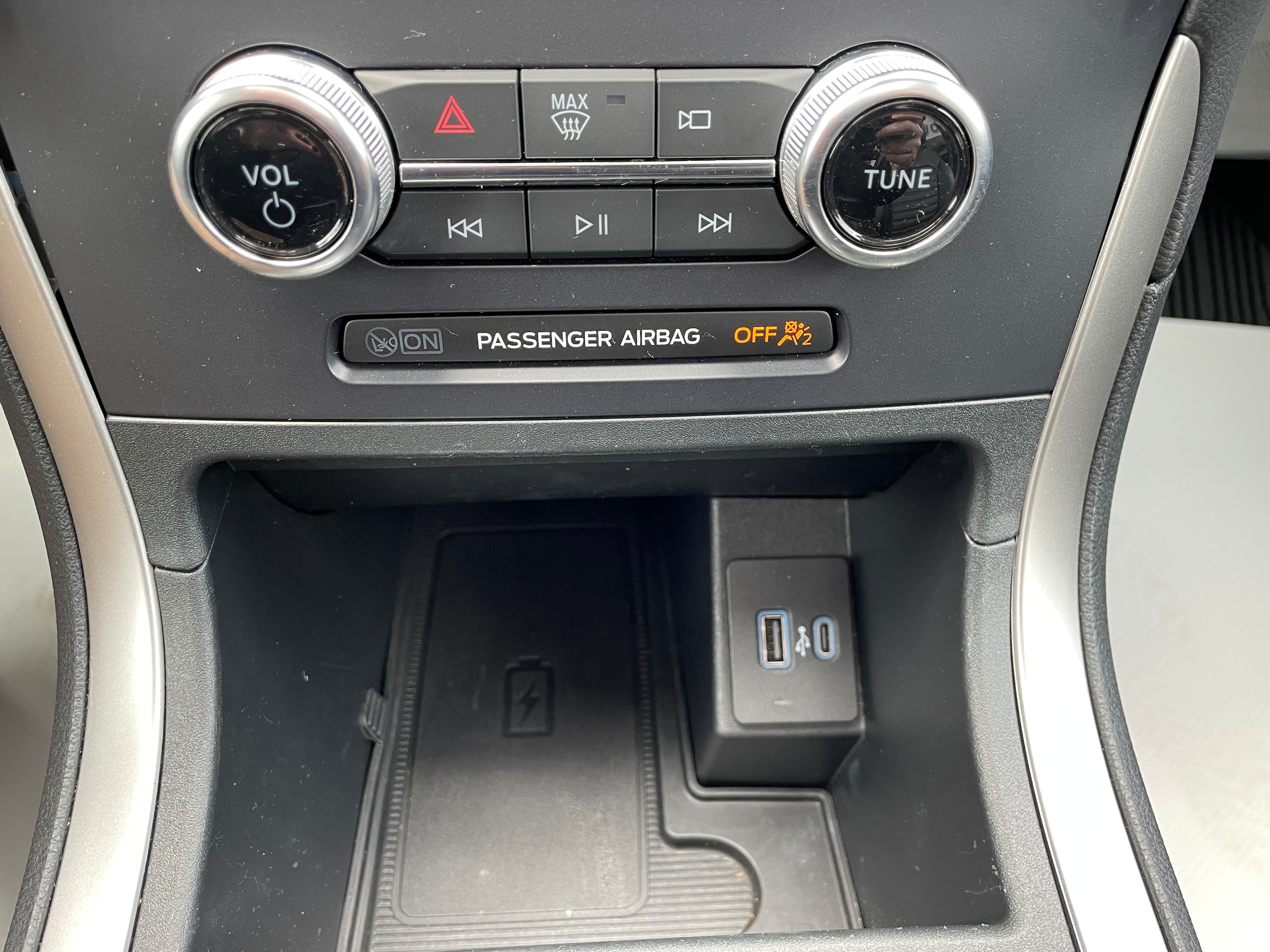 2024 Ford Edge SEL AWD Agate Black Metallic at Solomon Chevrolet