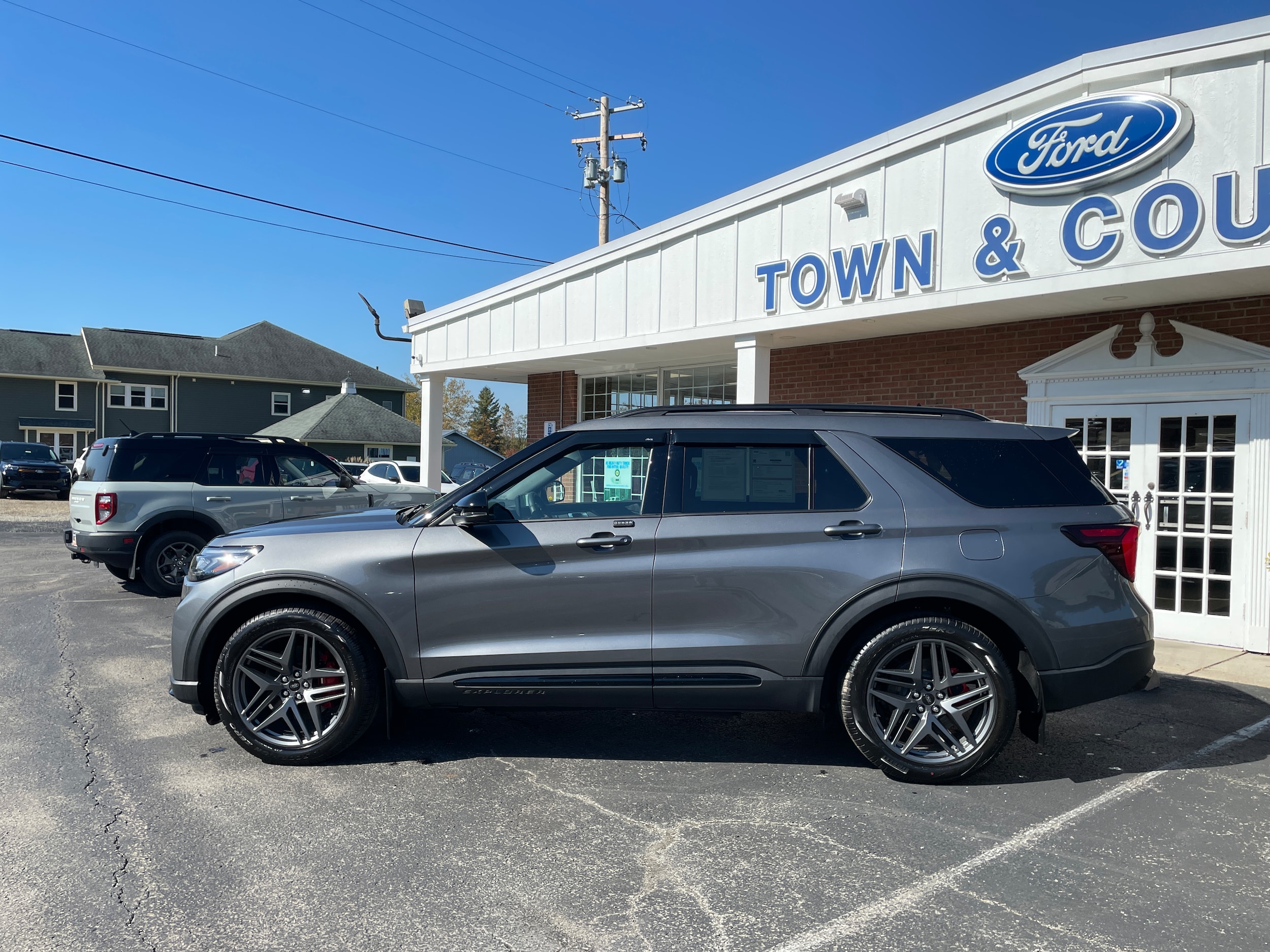 2026 Ford Explorer photo 9 of 28