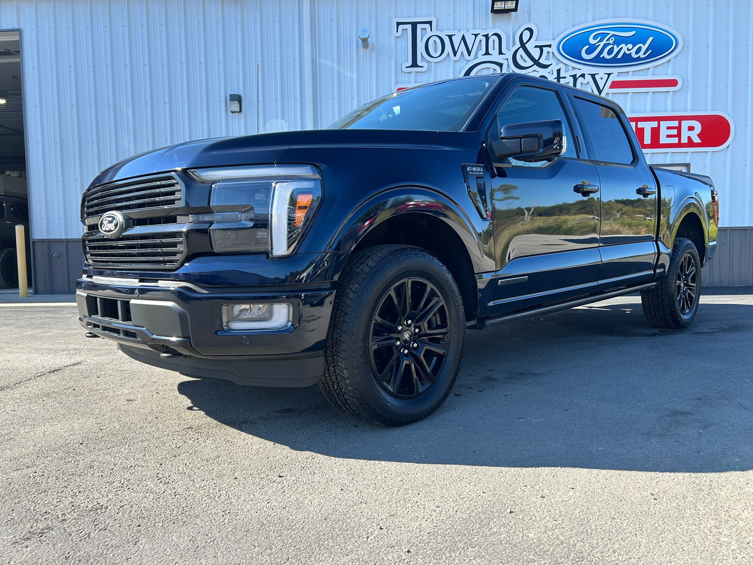 2024 Ford F-150 Platinum photo 2