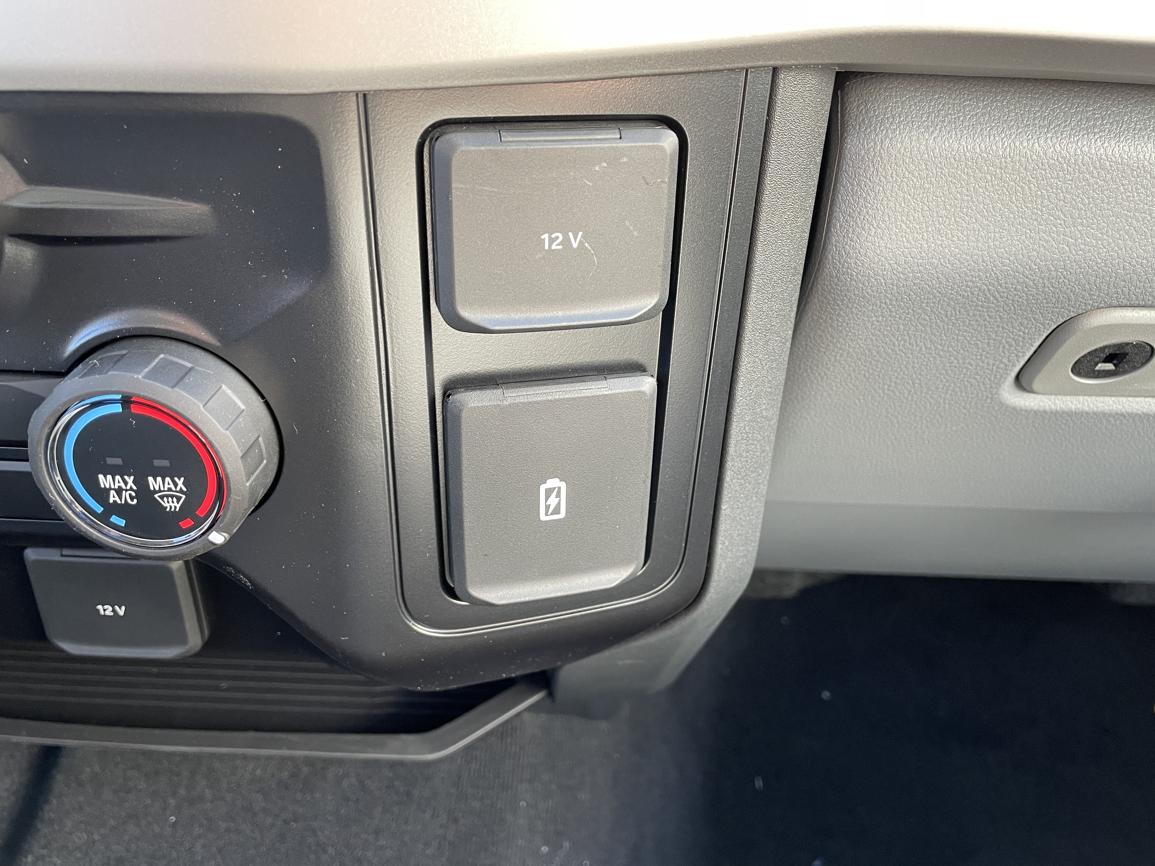 2027 Ford F-250 Pickup photo 20 of 33