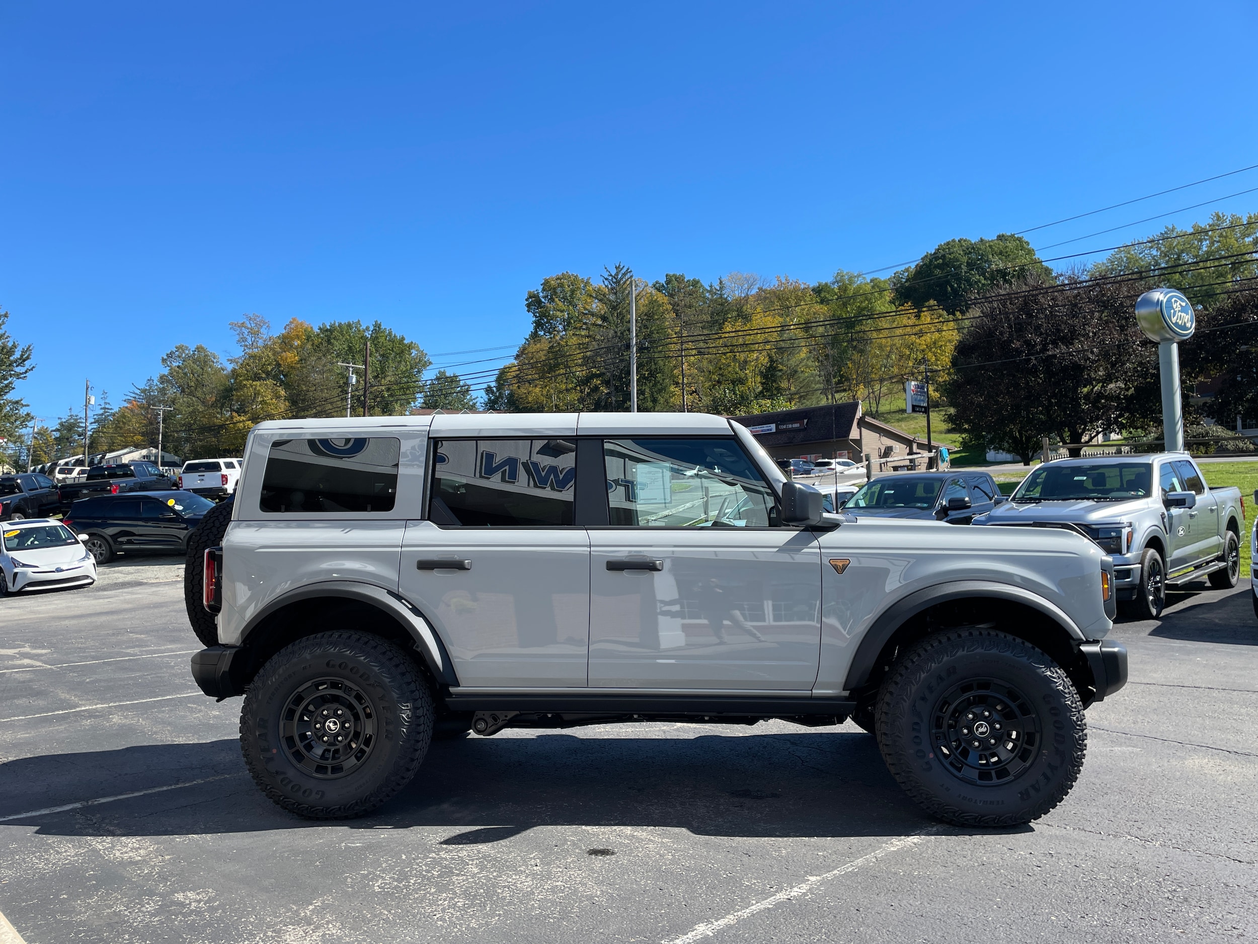 2026 Ford Bronco photo 4 of 33