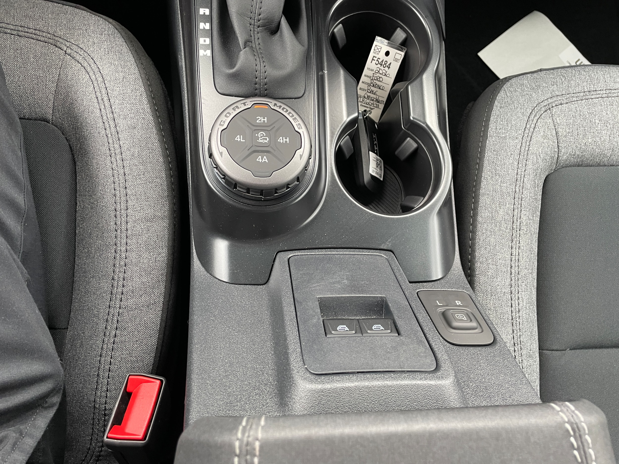 2026 Ford Bronco Base Oxford White at Town & Country Ford