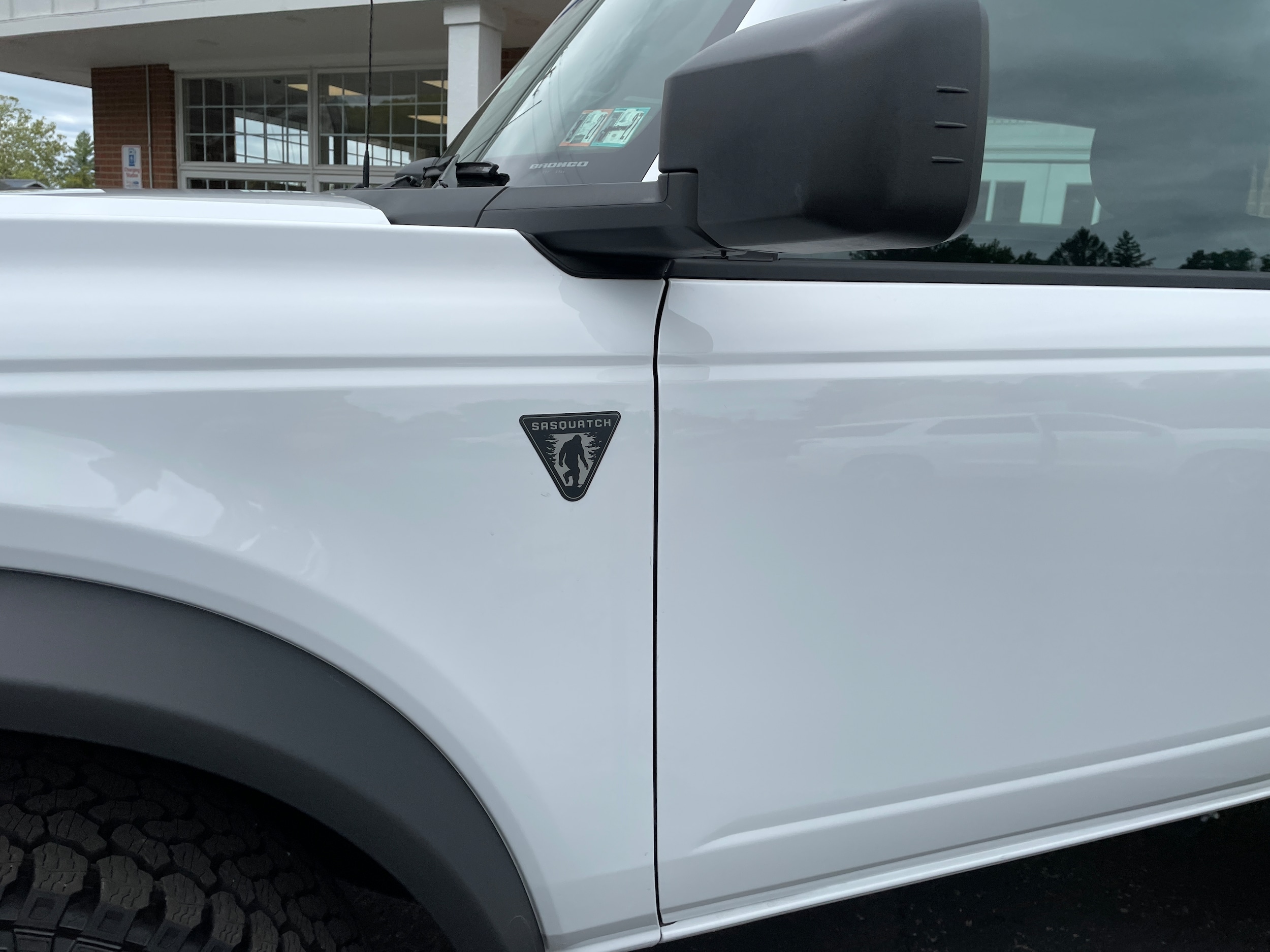 2026 Ford Bronco Base Oxford White at Town & Country Ford