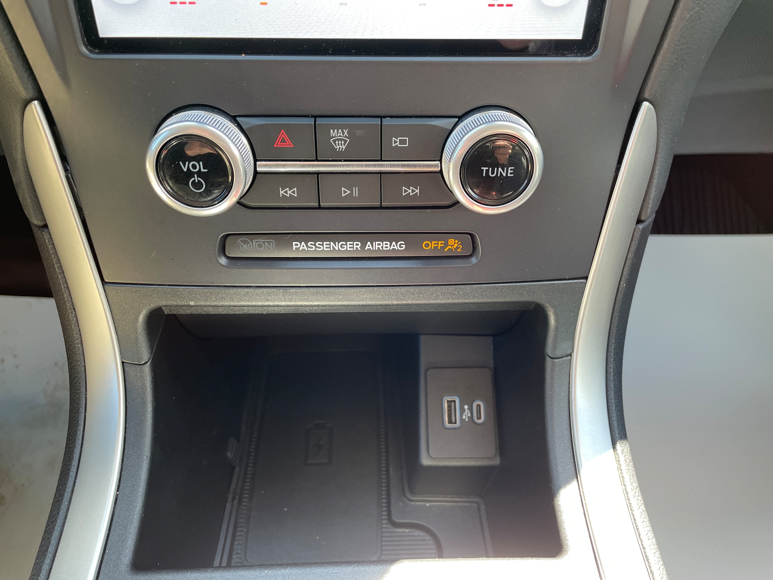 2023 Ford Edge SEL AWD Iconic Silver Metallic at Solomon Chevrolet