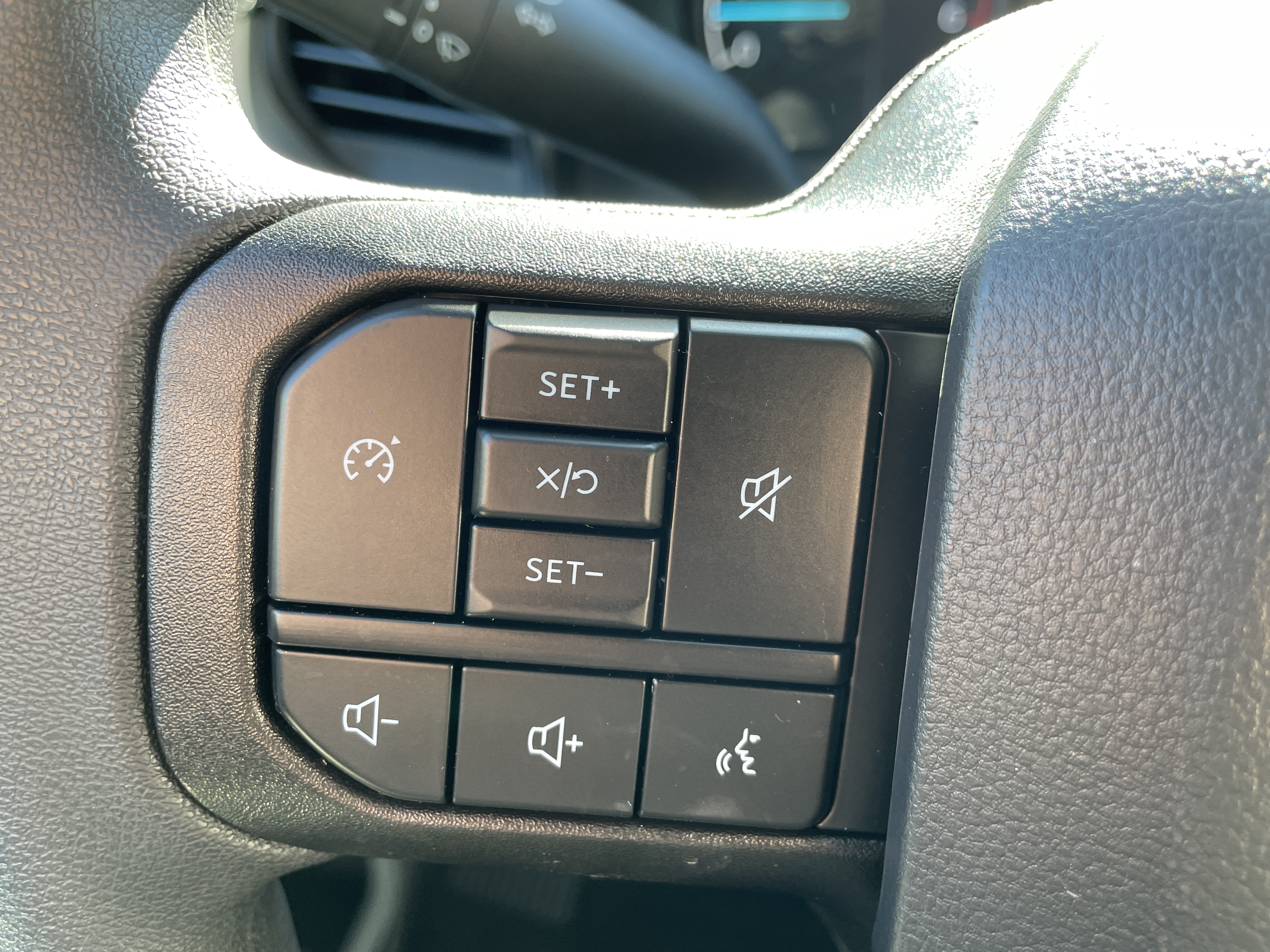 2027 Ford F-250 Pickup photo 15 of 33