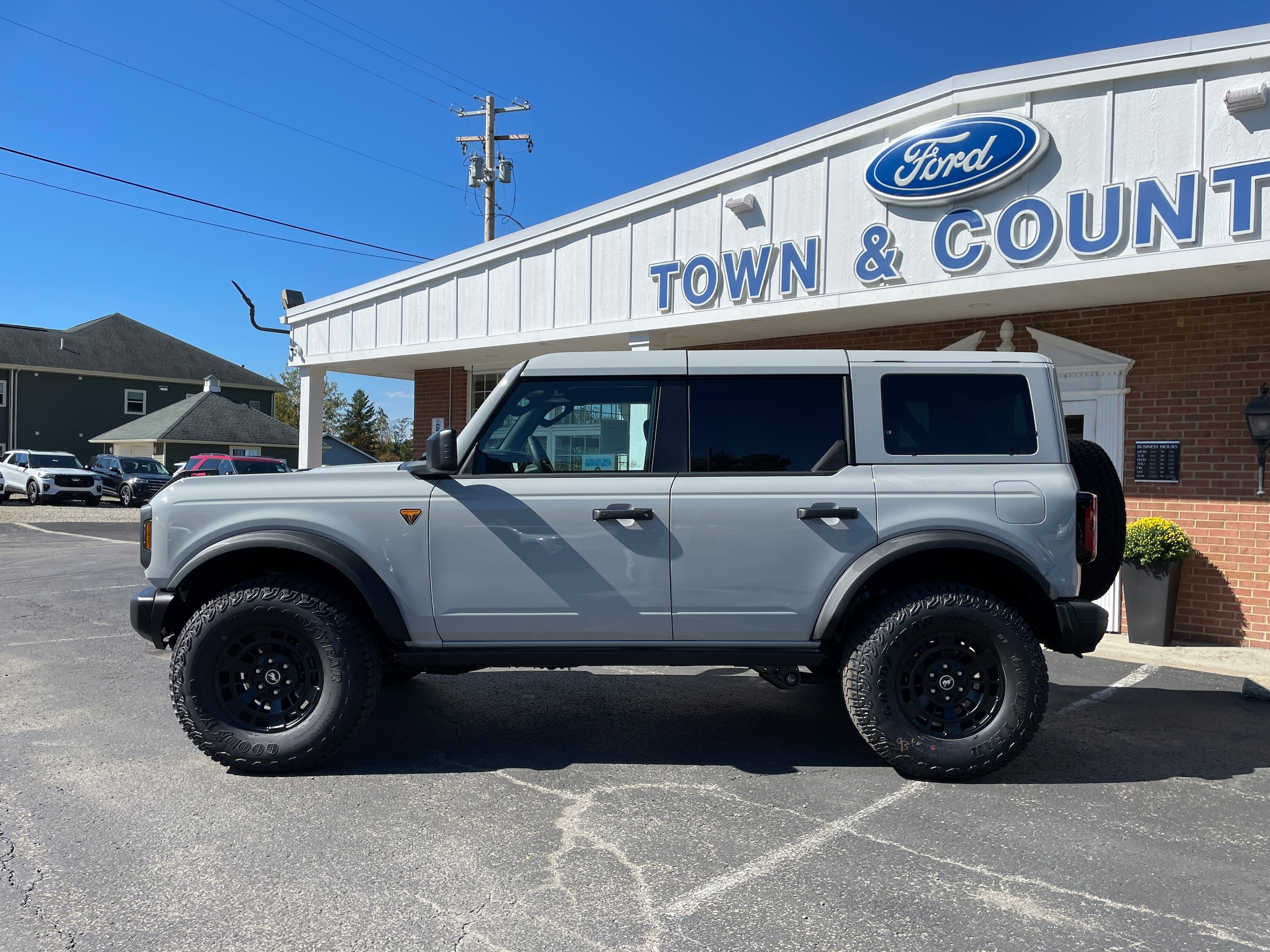 2026 Ford Bronco photo 9 of 33