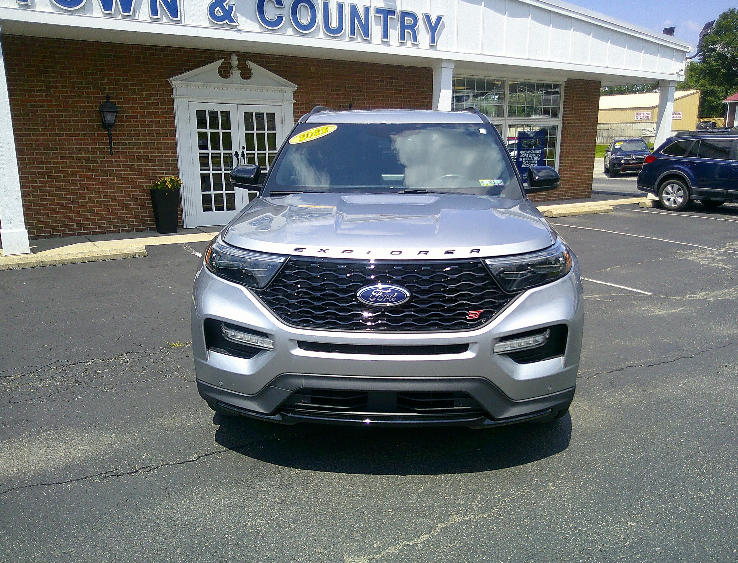 2022 Ford Explorer ST photo 3