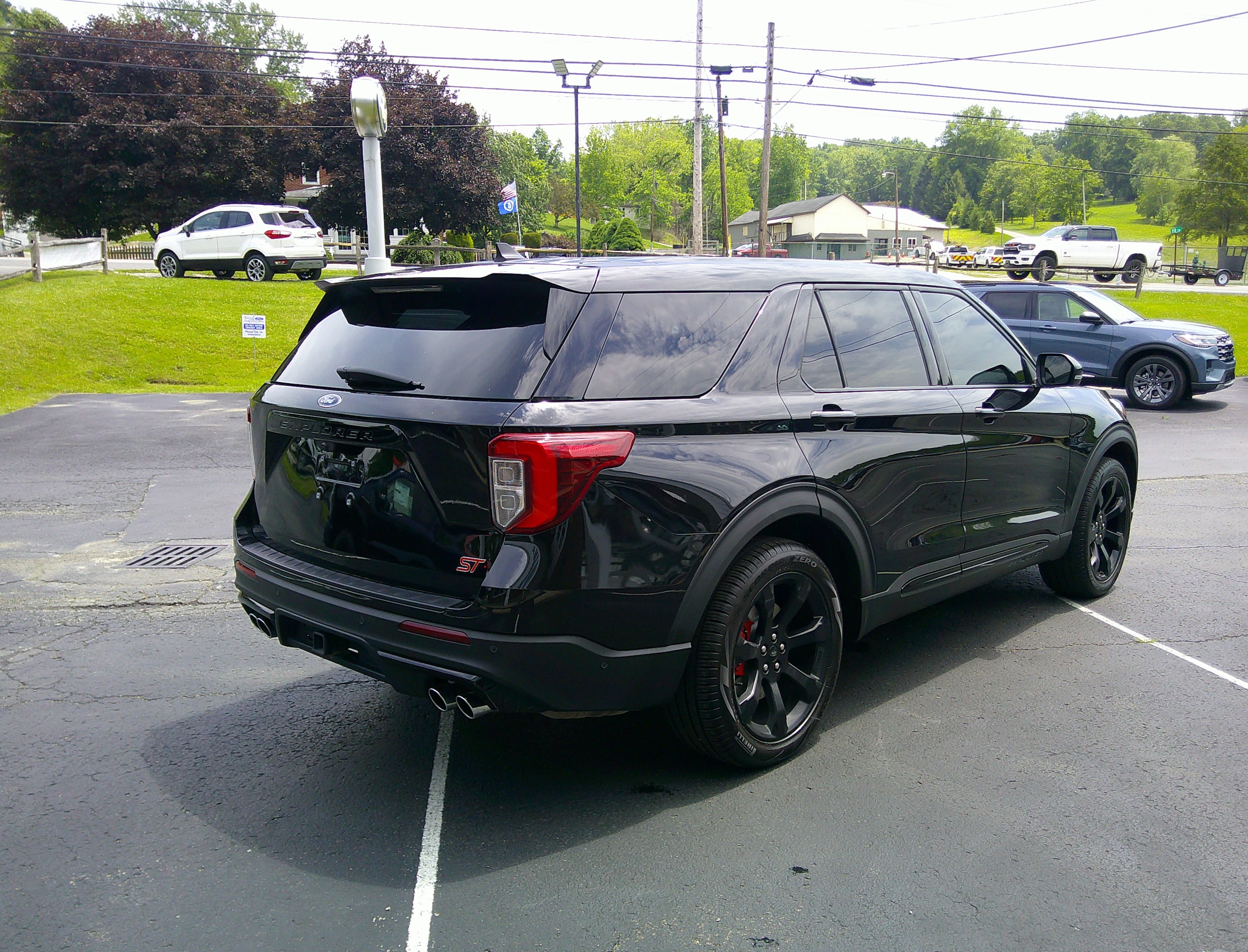 2022 Ford Explorer ST - Photo 6
