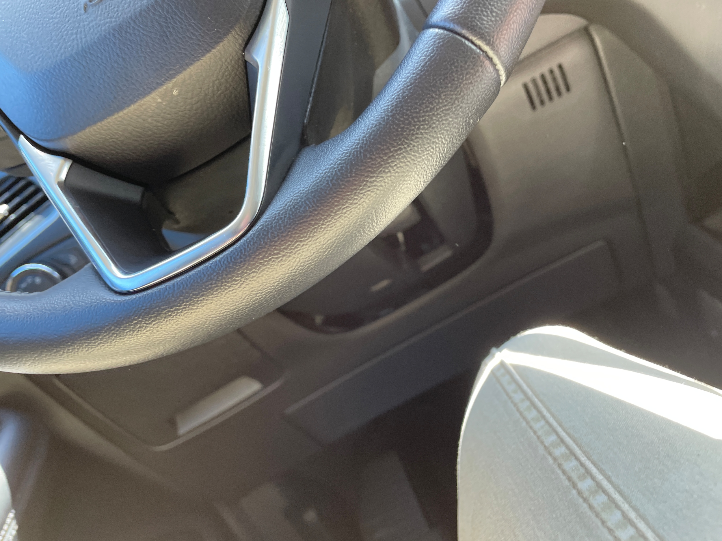 2023 Ford Edge SEL AWD Iconic Silver Metallic at Solomon Chevrolet