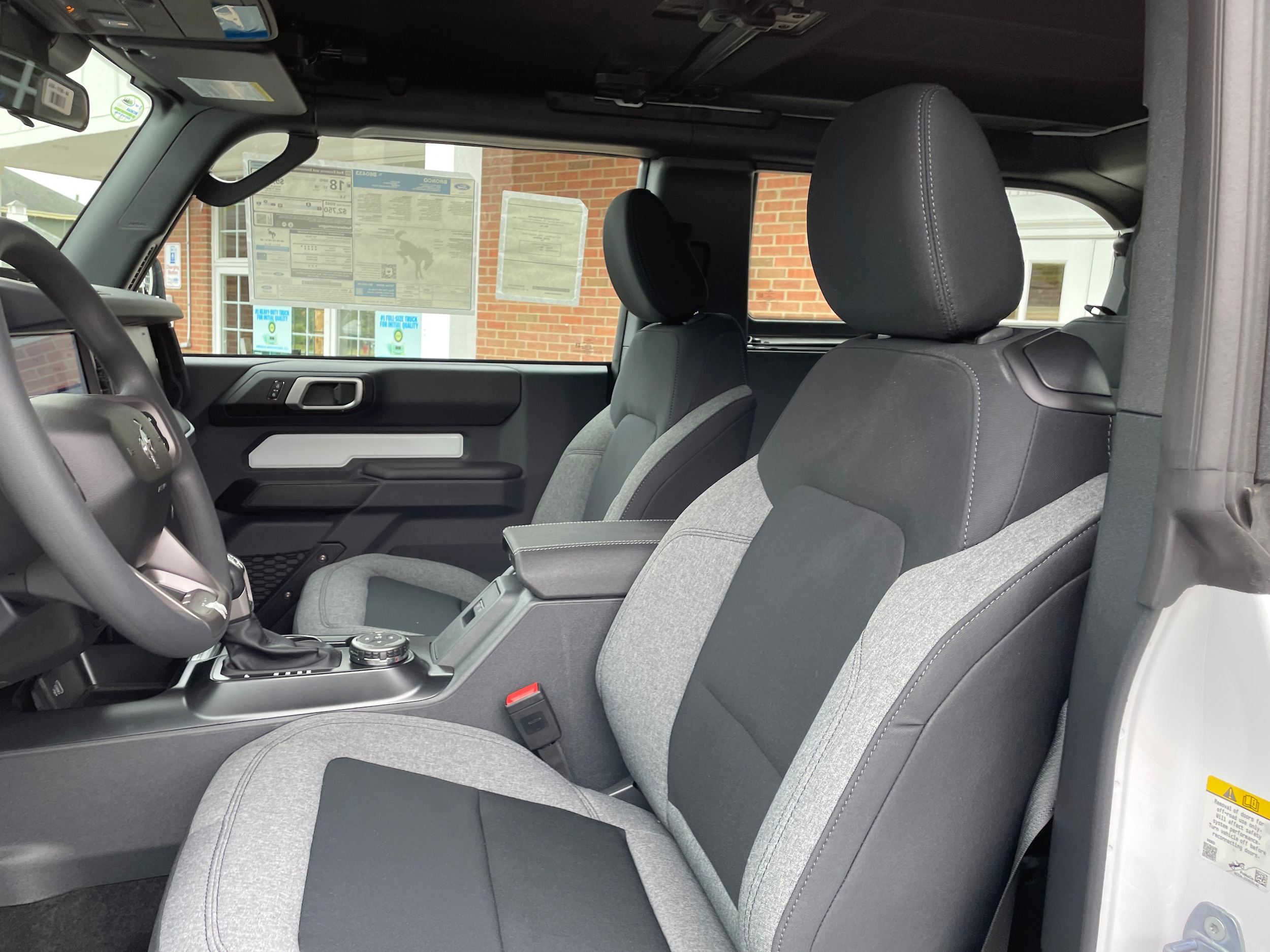 2026 Ford Bronco Base Oxford White at Town & Country Ford