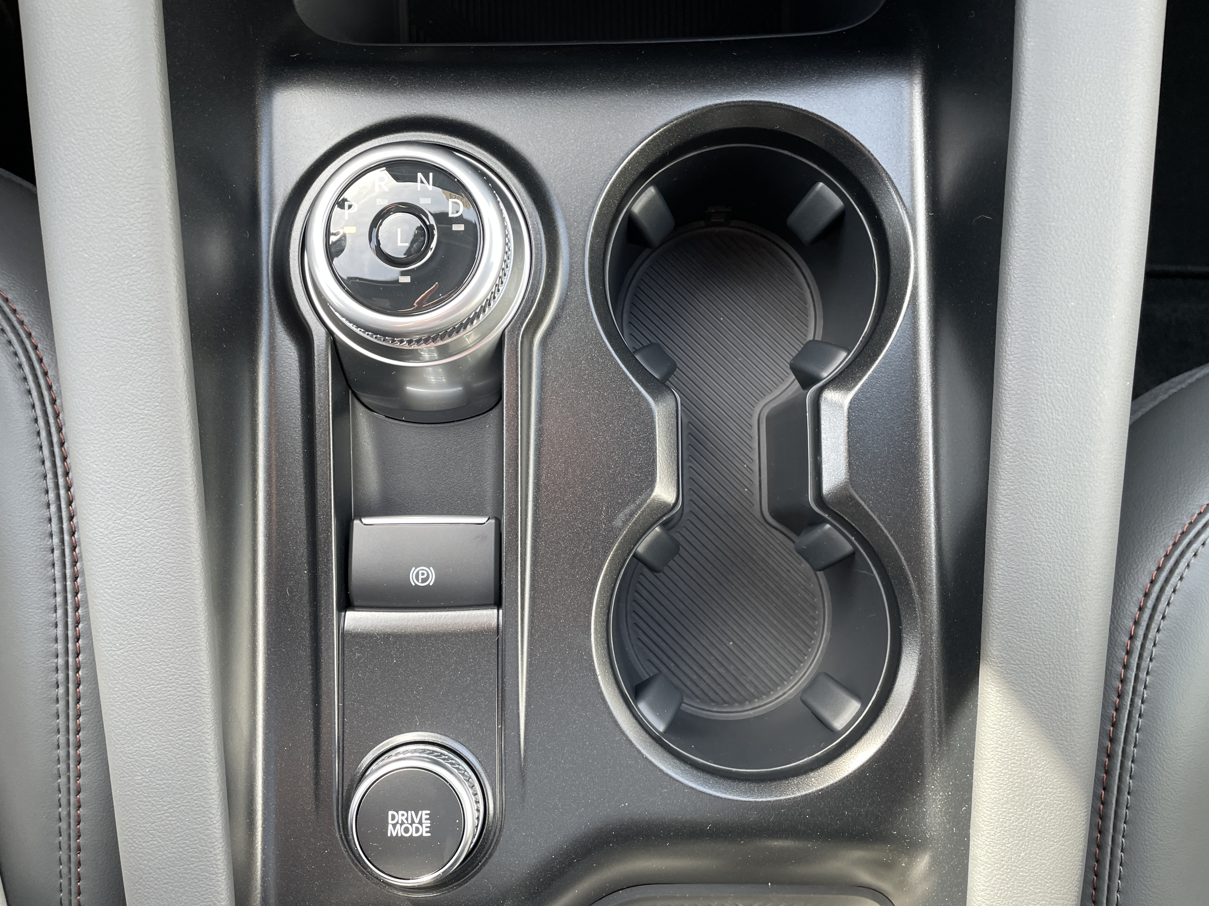 2027 Ford Explorer photo 27 of 34