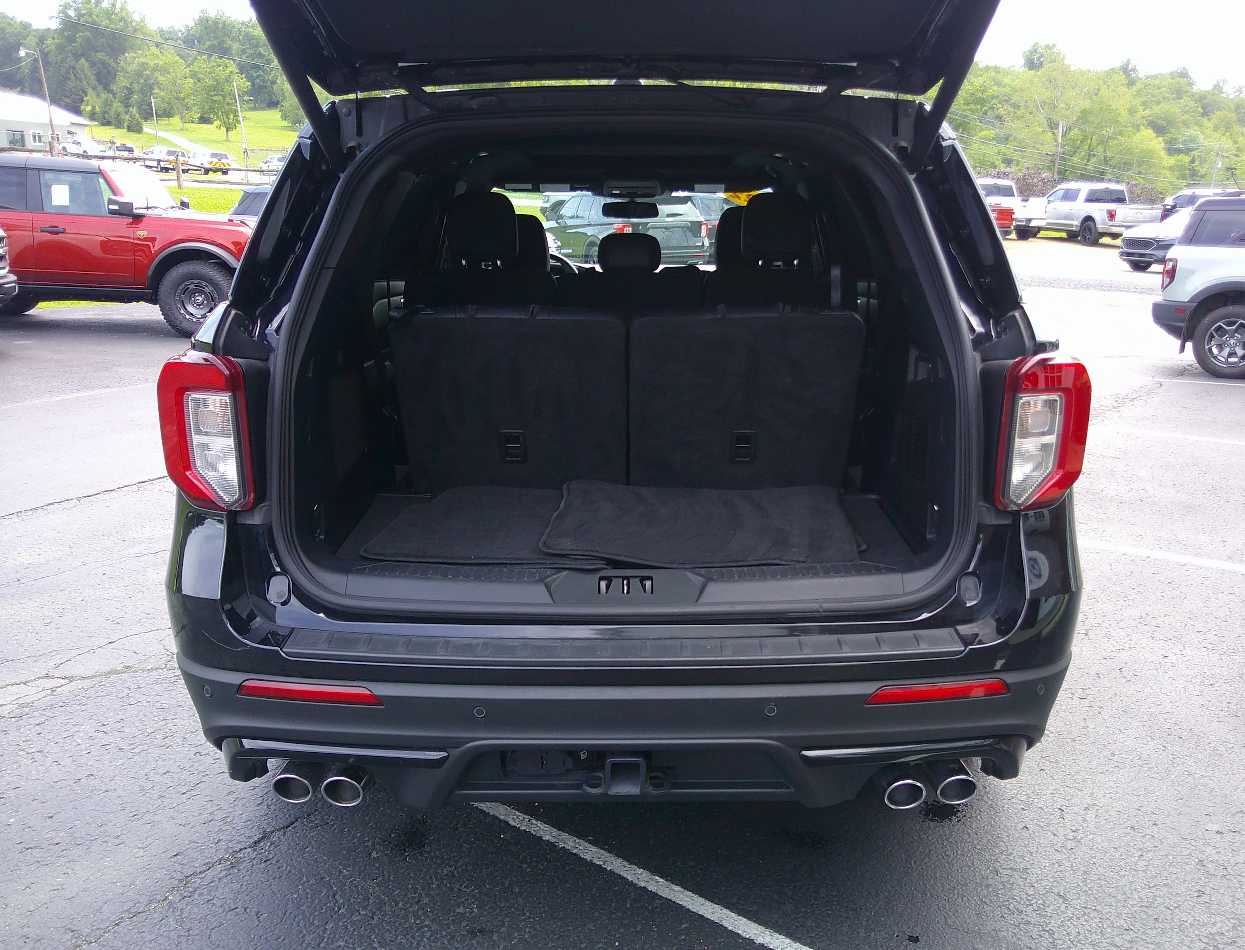 2022 Ford Explorer ST - Photo 10