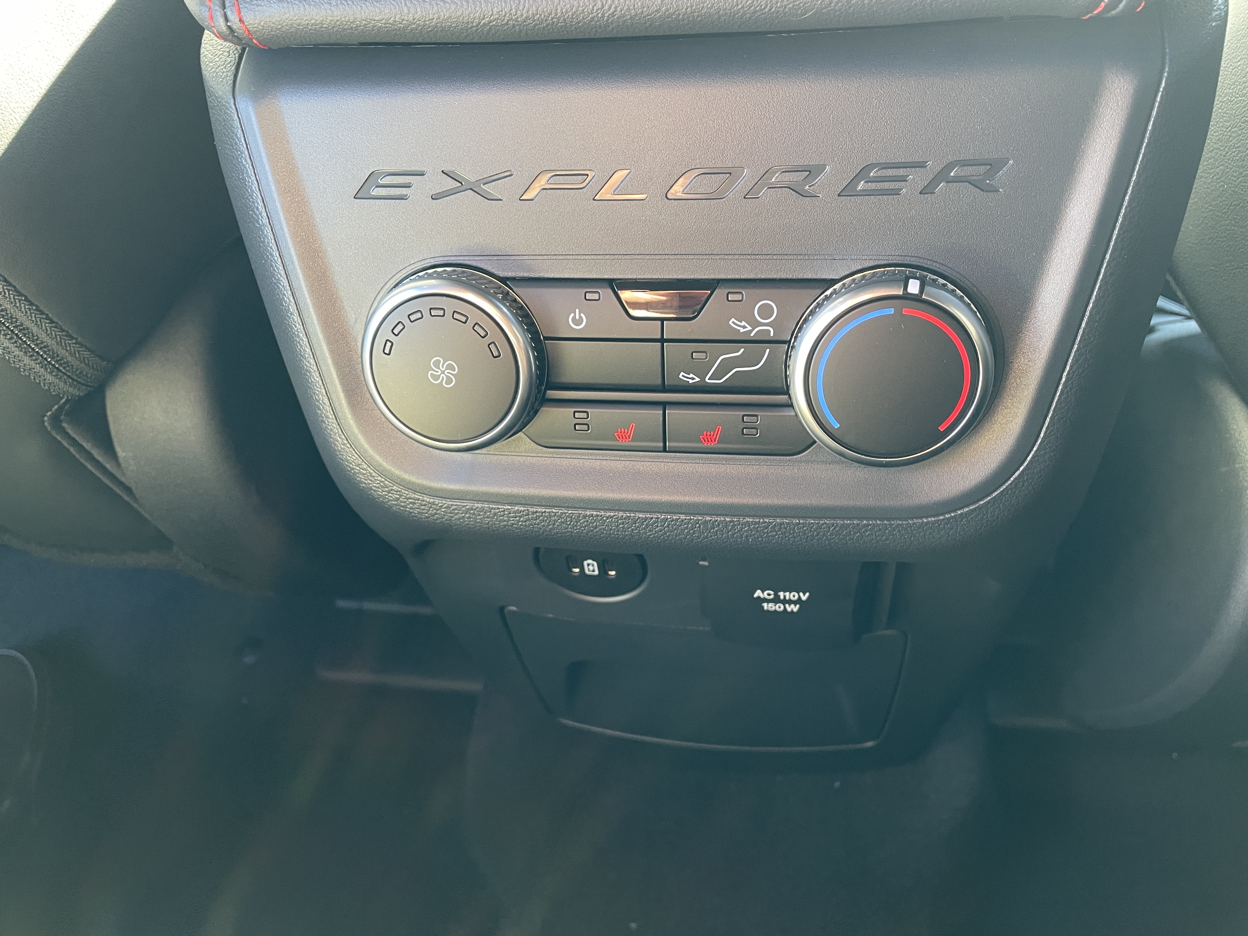 2027 Ford Explorer photo 13 of 35