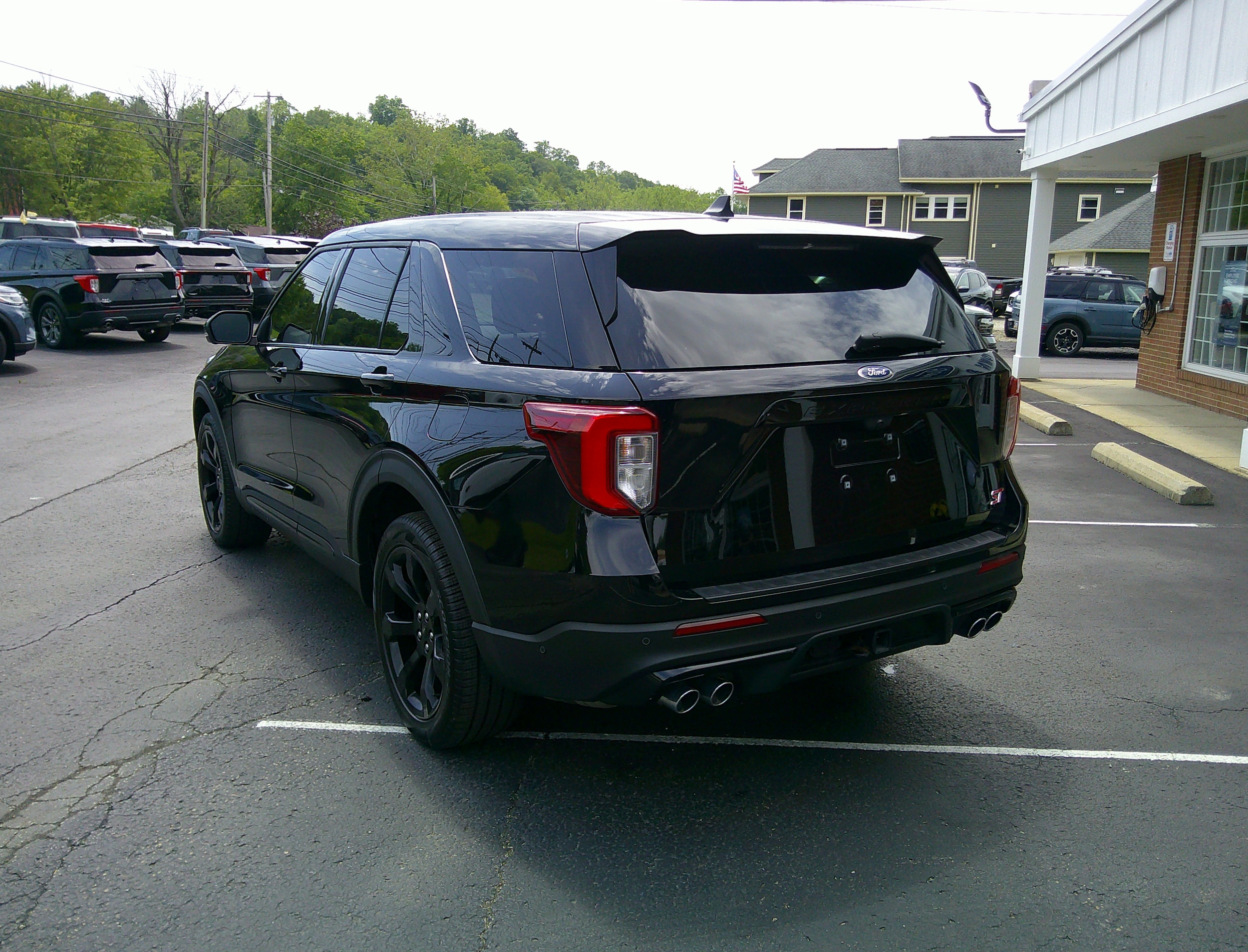 2022 Ford Explorer ST - Photo 8