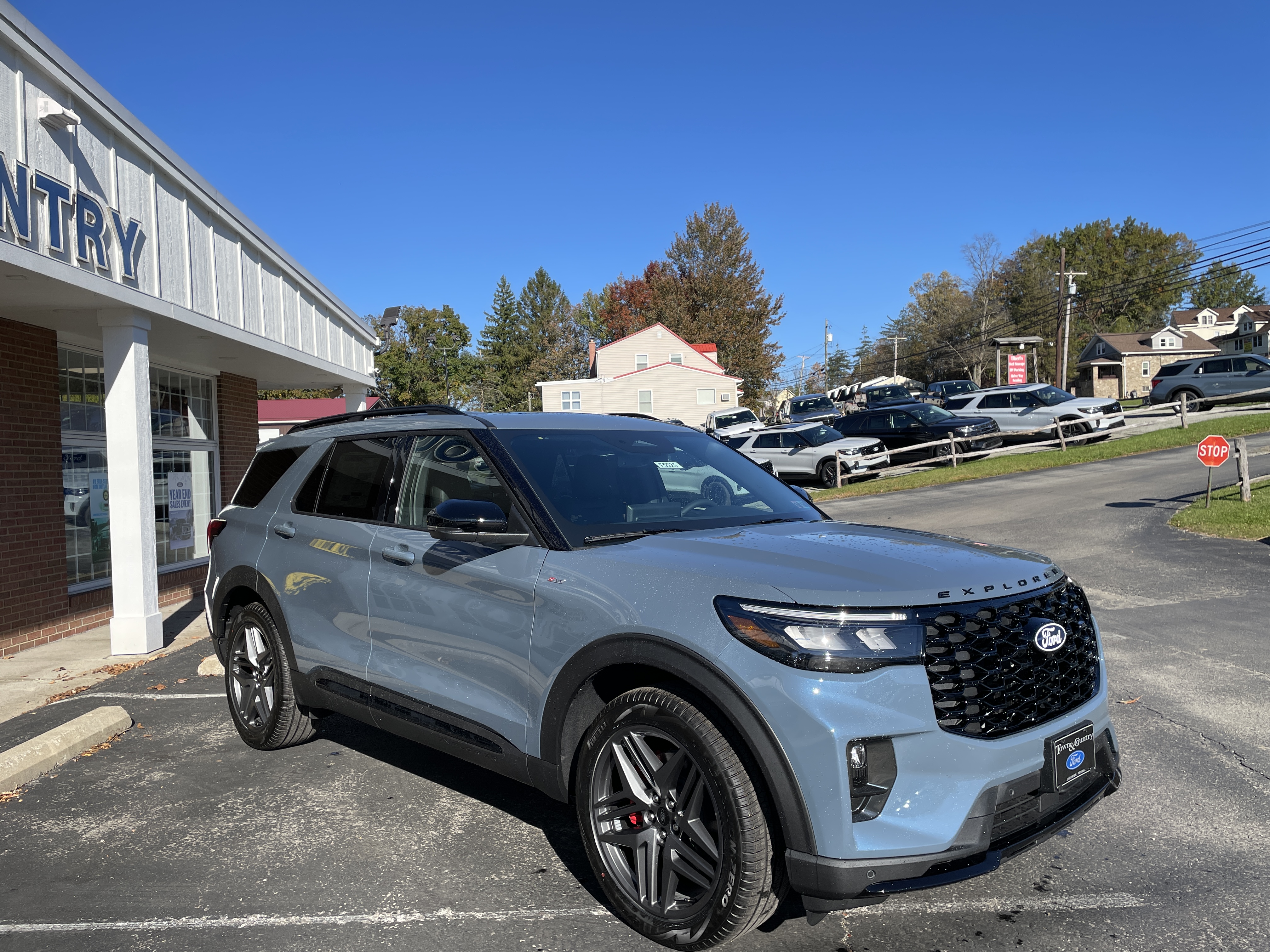 2027 Ford Explorer photo 3 of 35