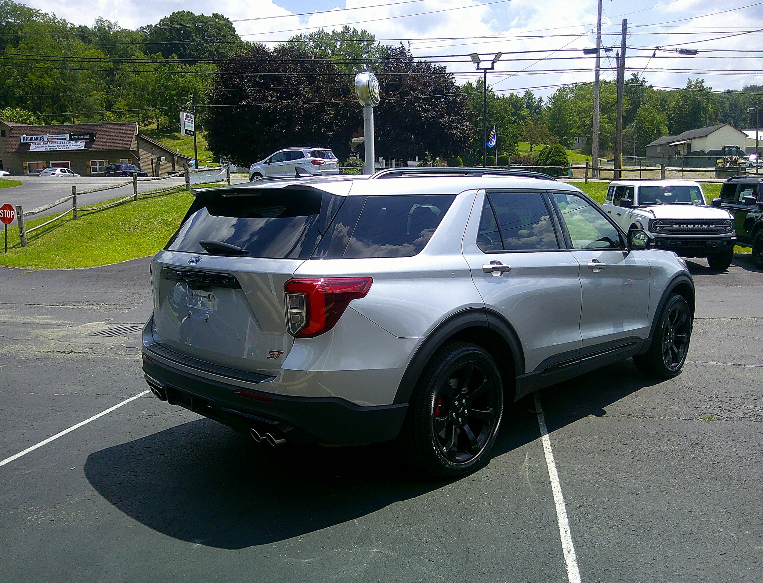 2022 Ford Explorer ST - 6